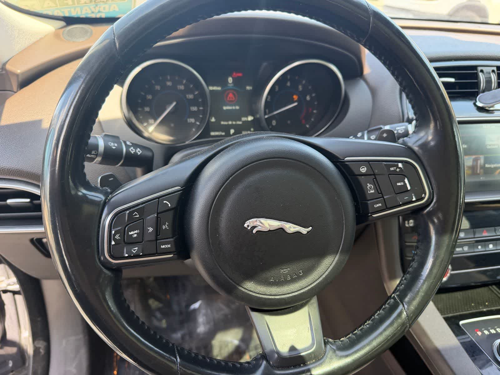 Thumbnail: 2017 Jaguar F-Pace - 11