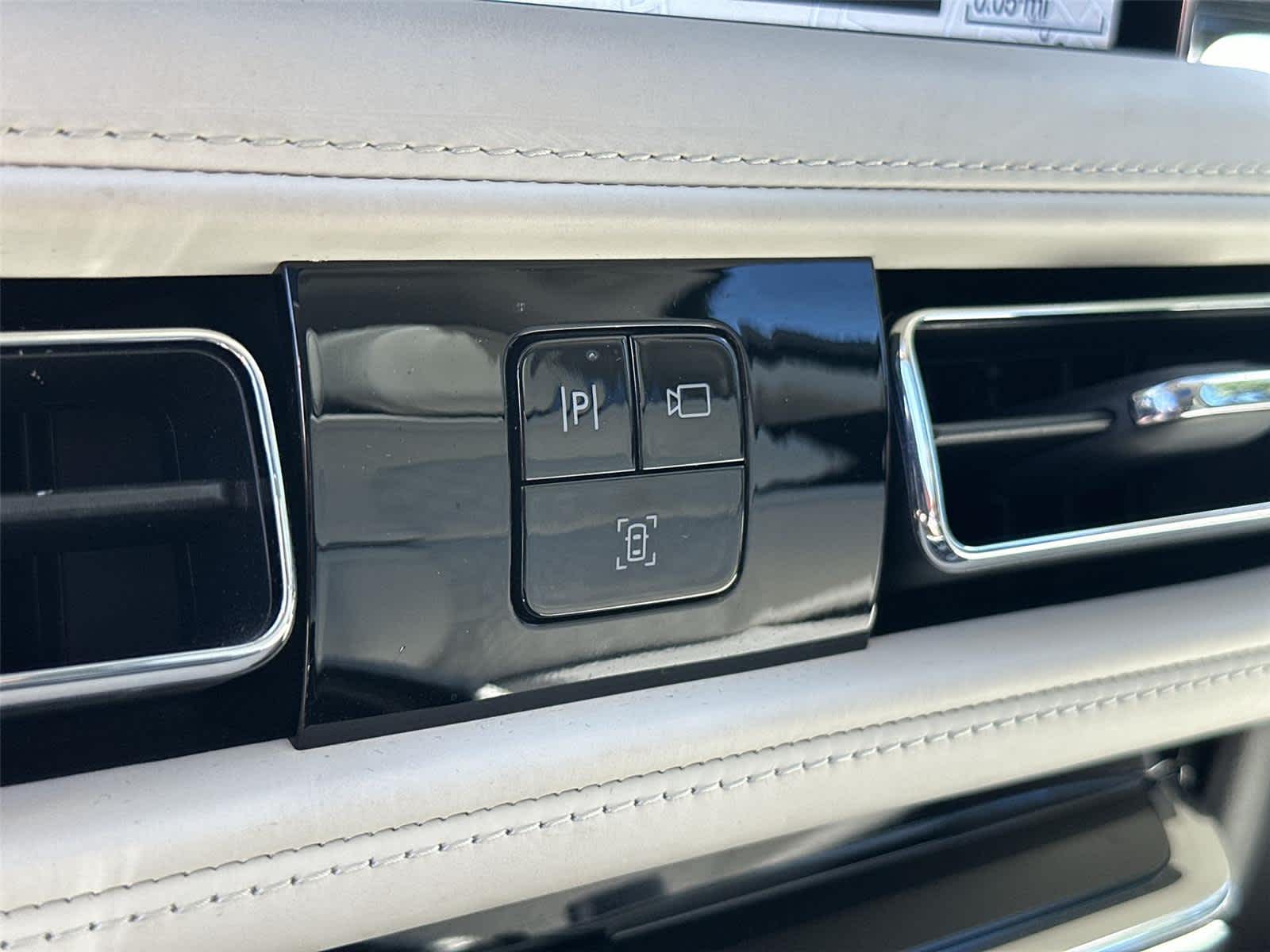 Thumbnail: 2023 Lincoln Aviator - 40