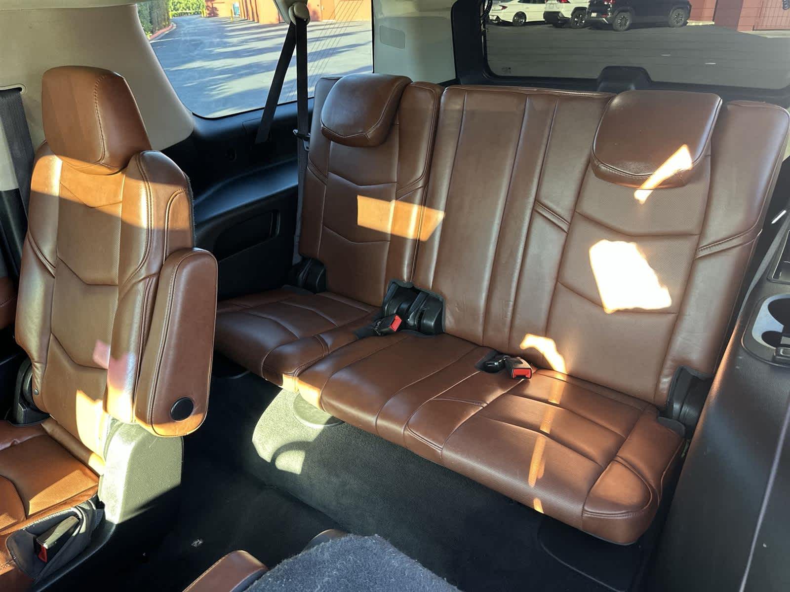 Thumbnail: 2016 Cadillac Escalade - 32