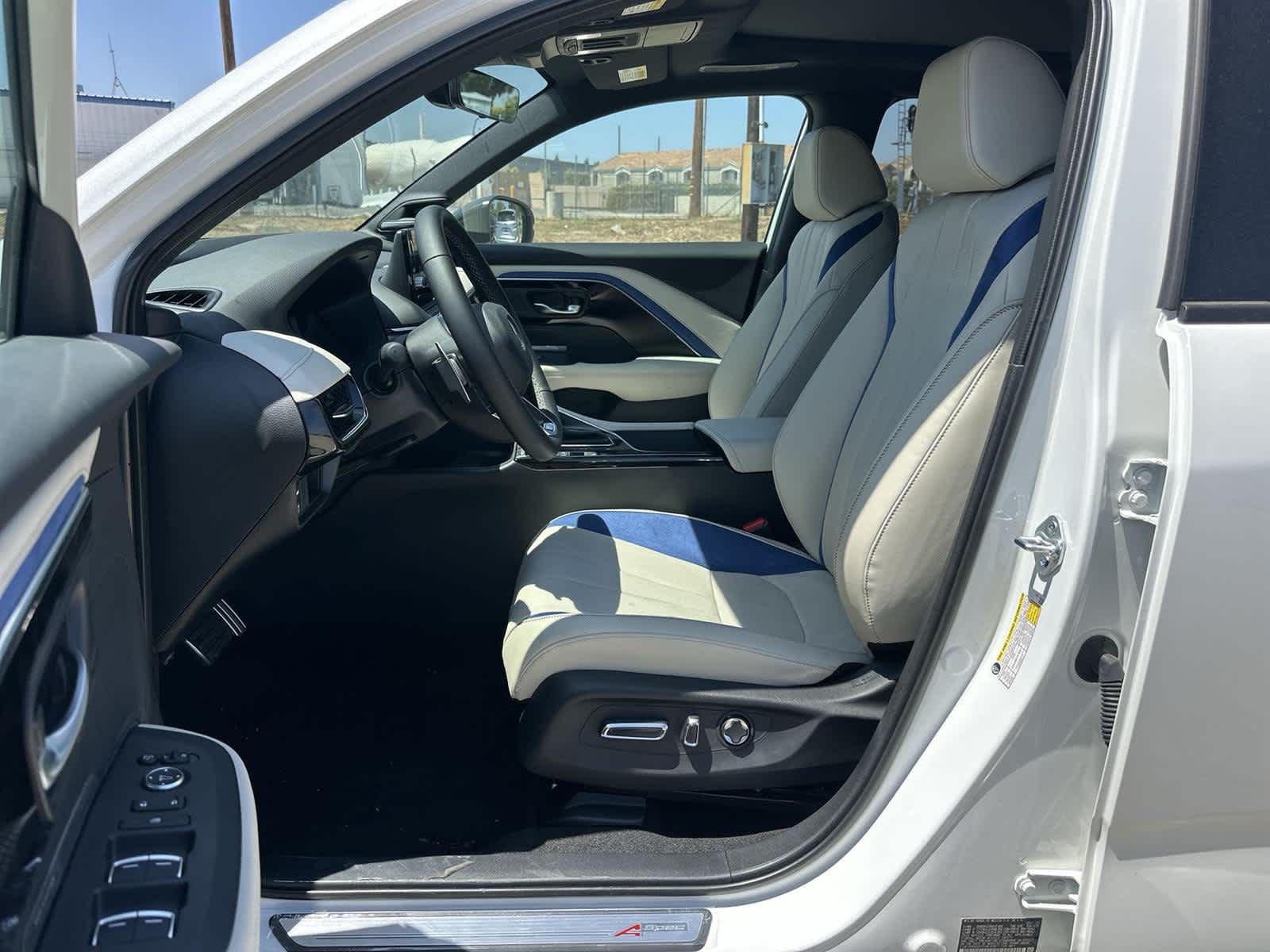 Thumbnail: 2025 Acura ADX - 11