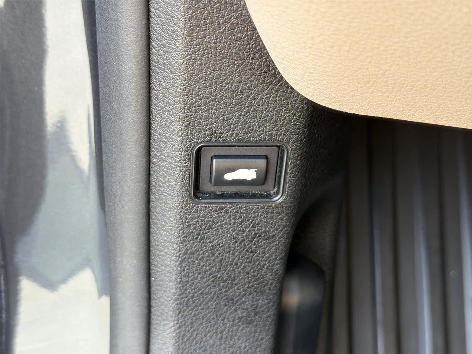 Thumbnail: 2012 BMW 7 Series - 38