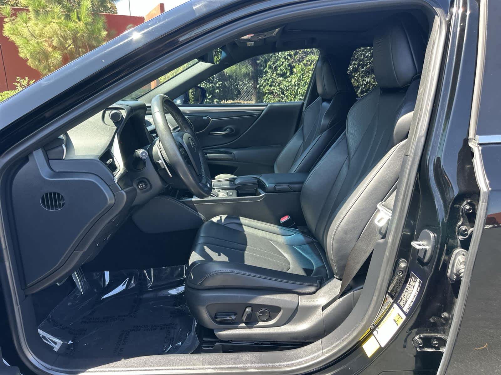 Thumbnail: 2020 Lexus ES - 11