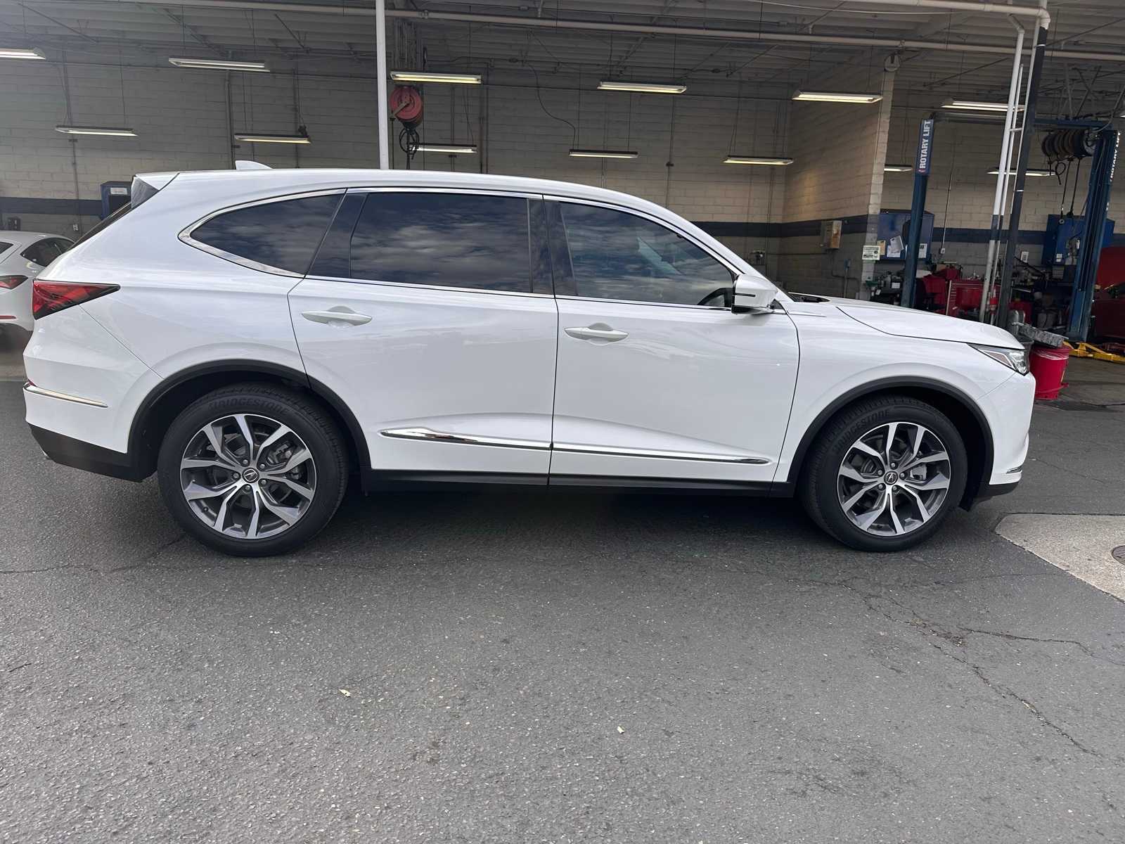 Thumbnail: 2023 Acura MDX - 6