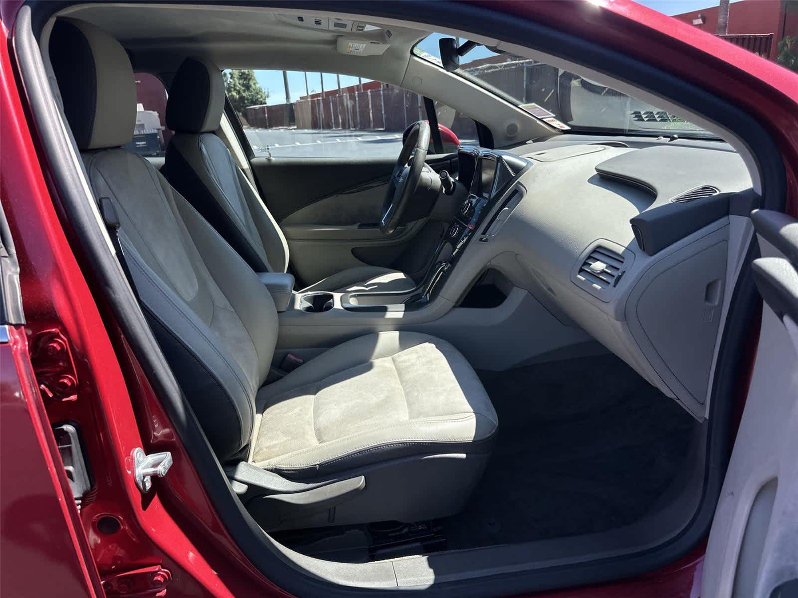 Thumbnail: 2013 Chevrolet Volt - 15