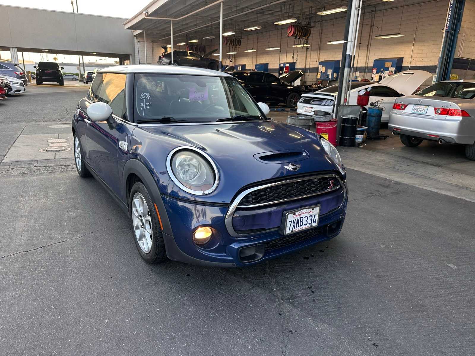 Thumbnail: 2017 MINI Cooper Hardtop - 7