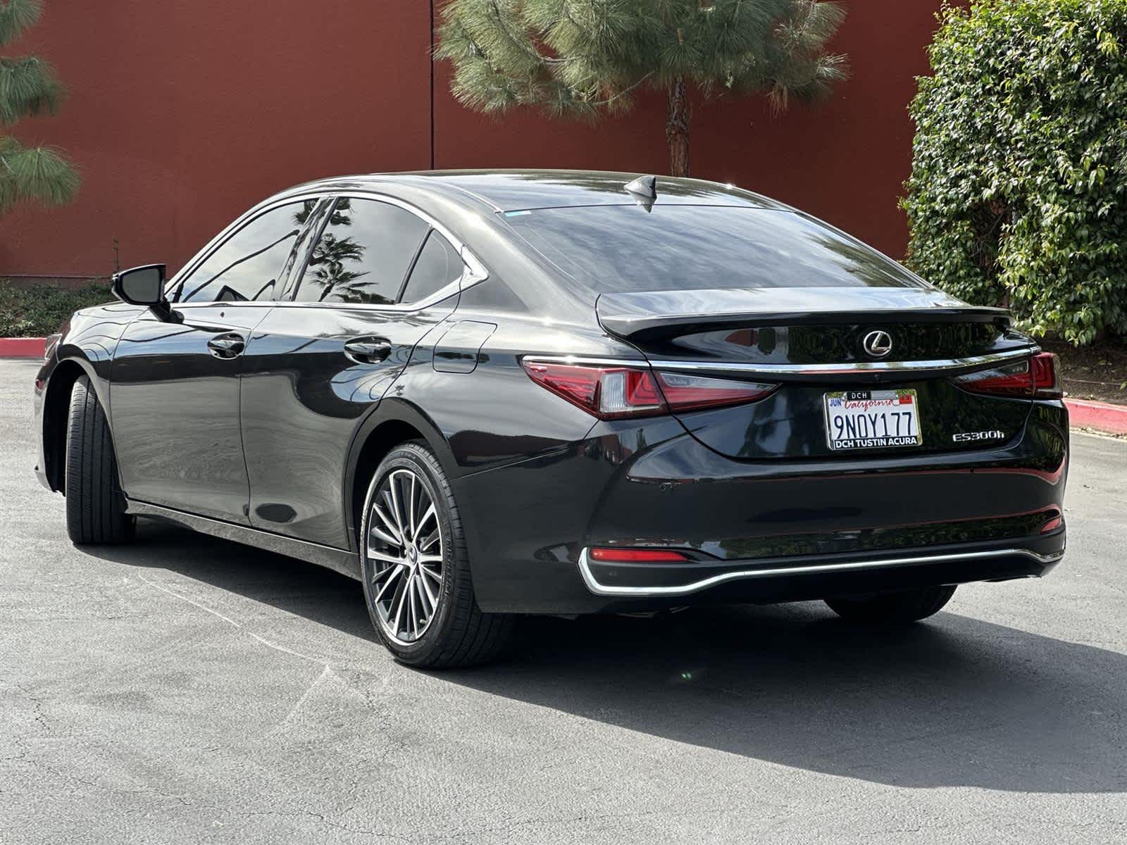 Thumbnail: 2024 Lexus ES - 4