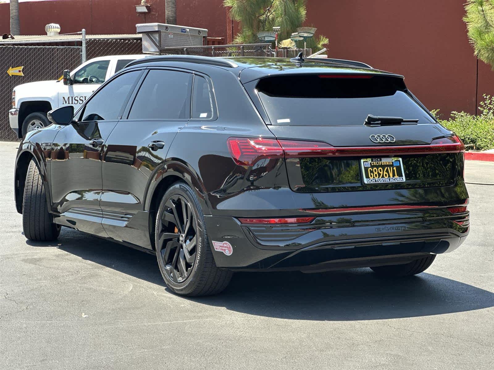 Thumbnail: 2024 Audi Q8 e-tron - 4