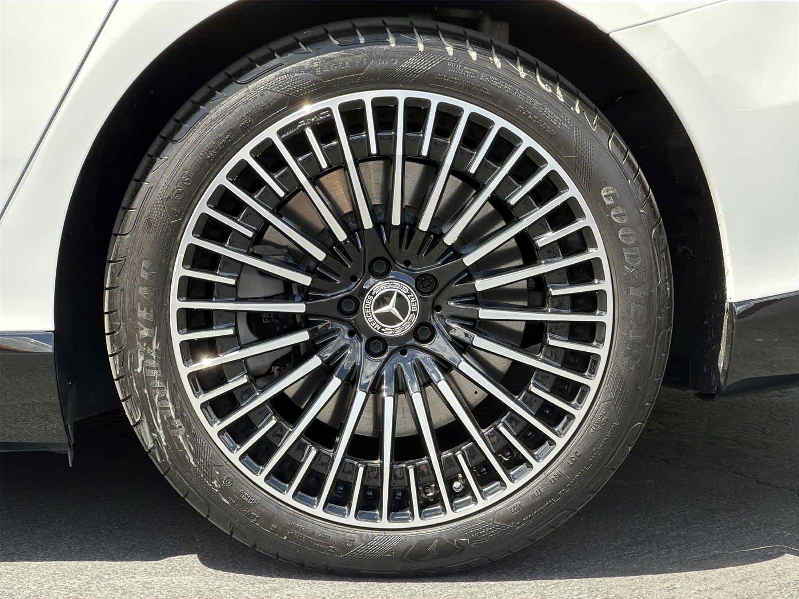 Thumbnail: 2023 Mercedes-Benz EQS - 9