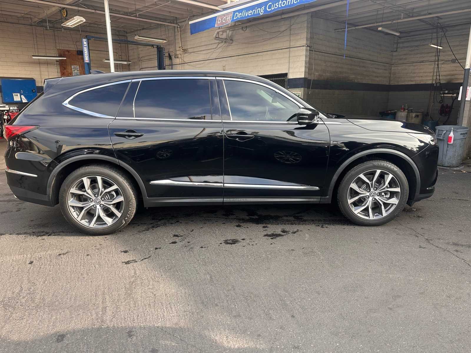 Thumbnail: 2023 Acura MDX - 6
