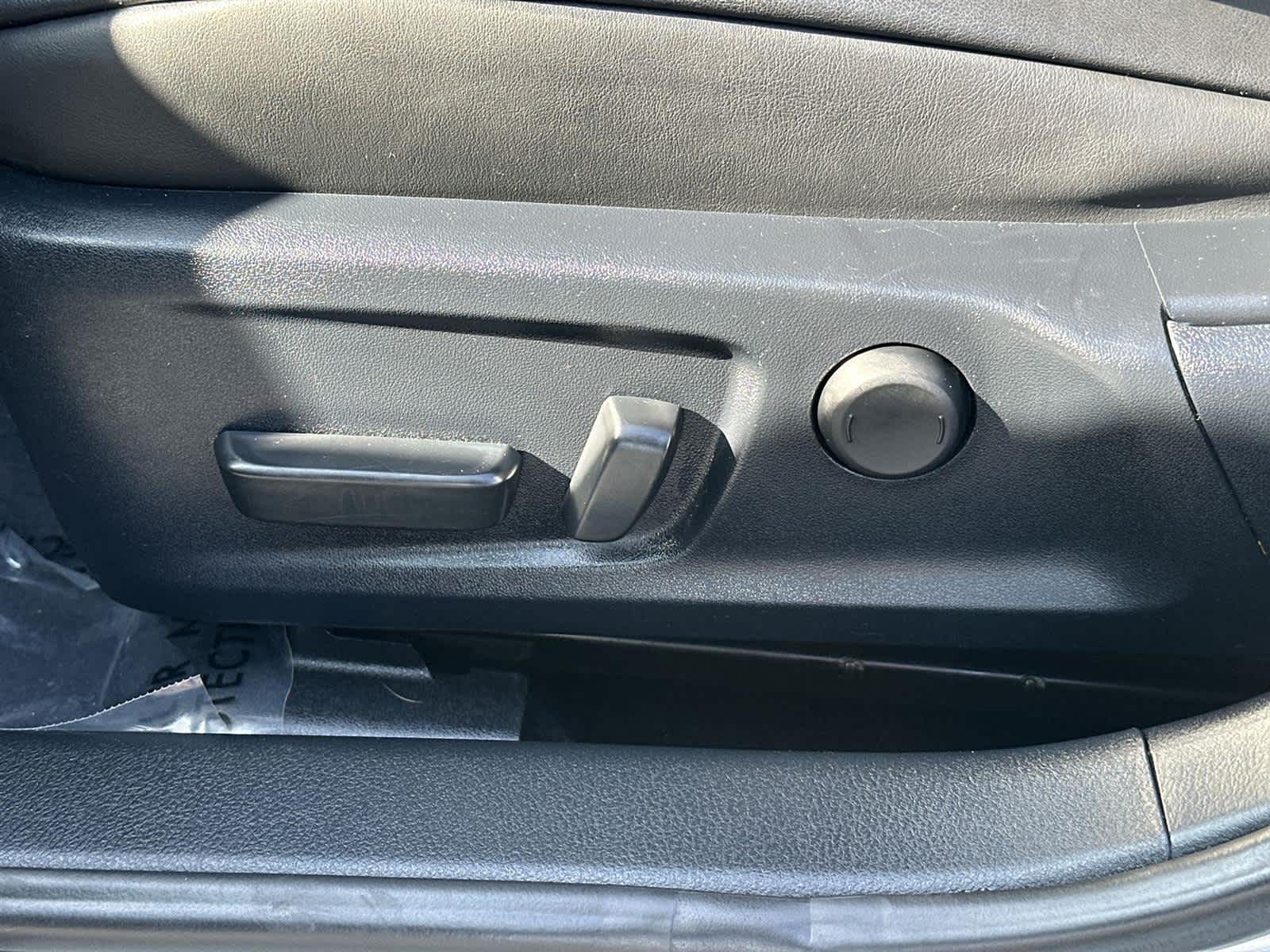 Thumbnail: 2021 Lexus IS - 23