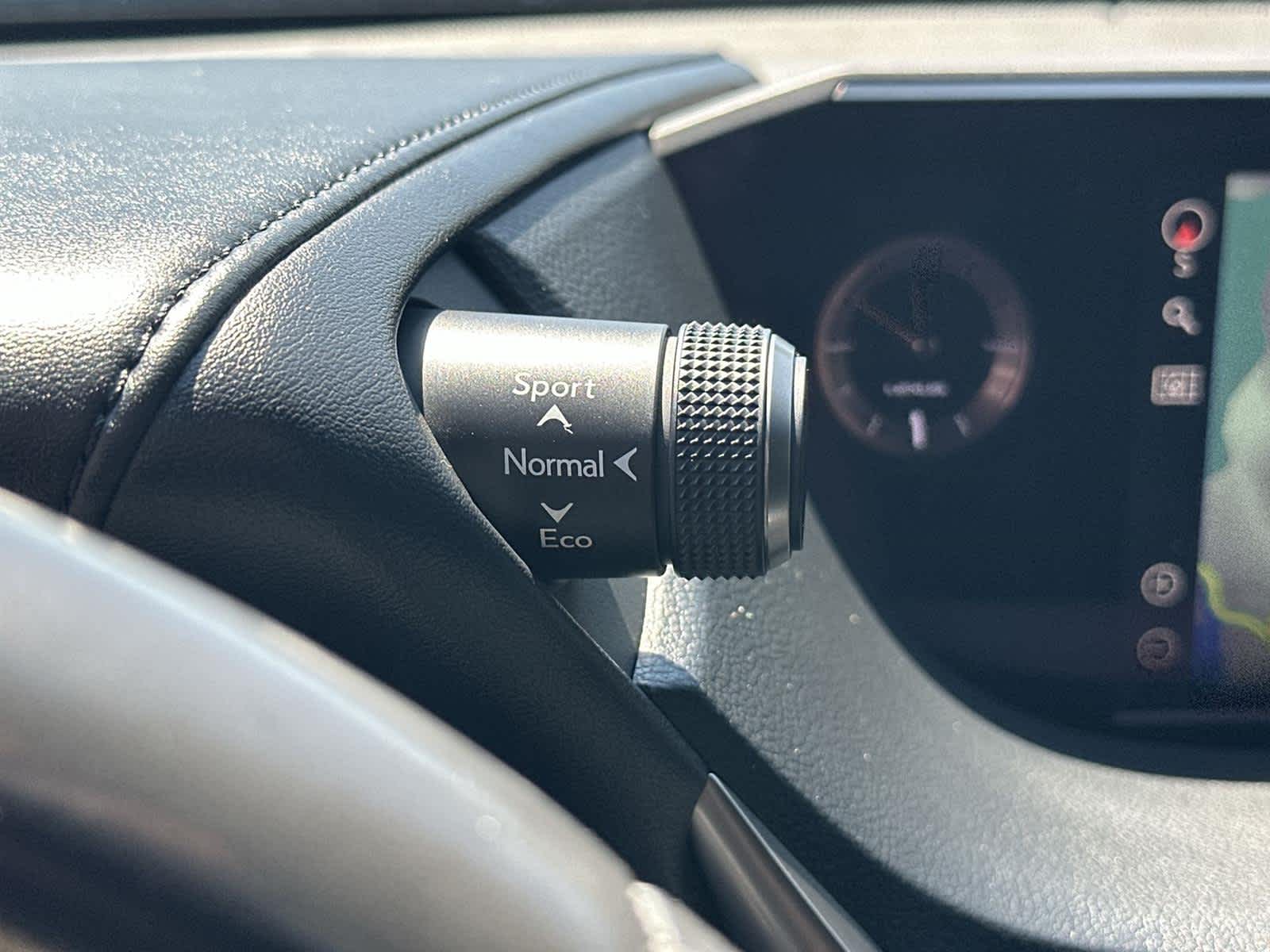 Thumbnail: 2020 Lexus ES - 31