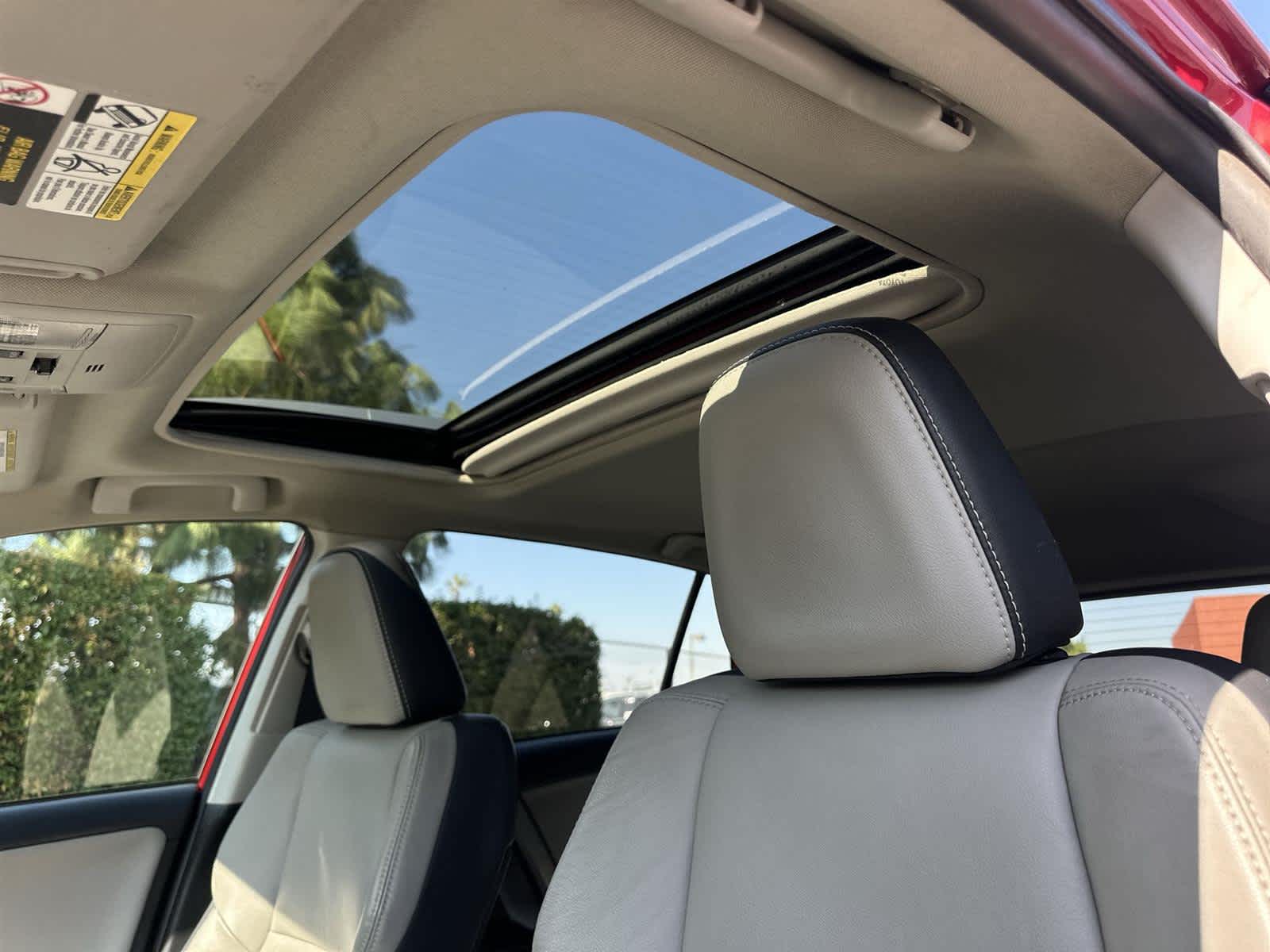 Thumbnail: 2017 Toyota RAV4 - 31