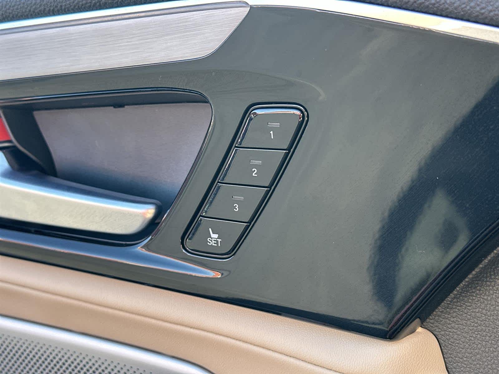 Thumbnail: 2025 Acura MDX - 30