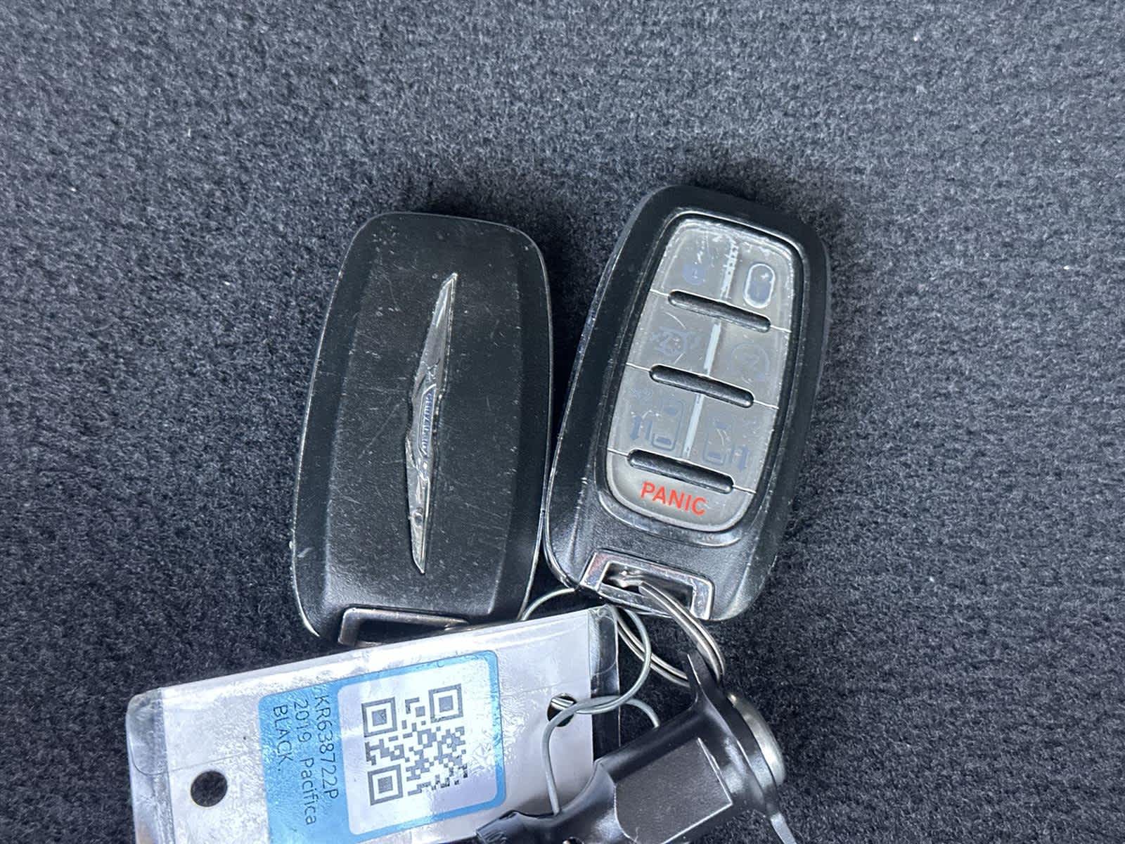 Thumbnail: 2019 Chrysler Pacifica - 21