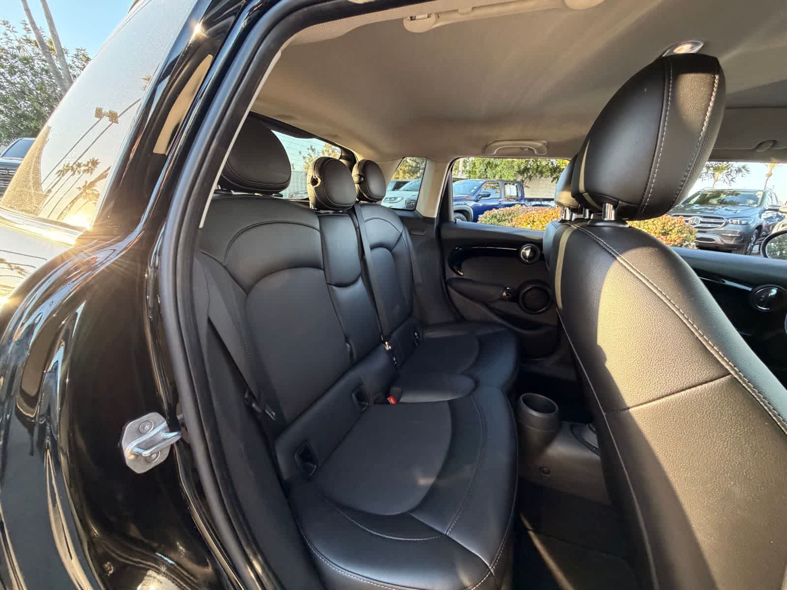 Thumbnail: 2017 MINI Cooper Hardtop - 11