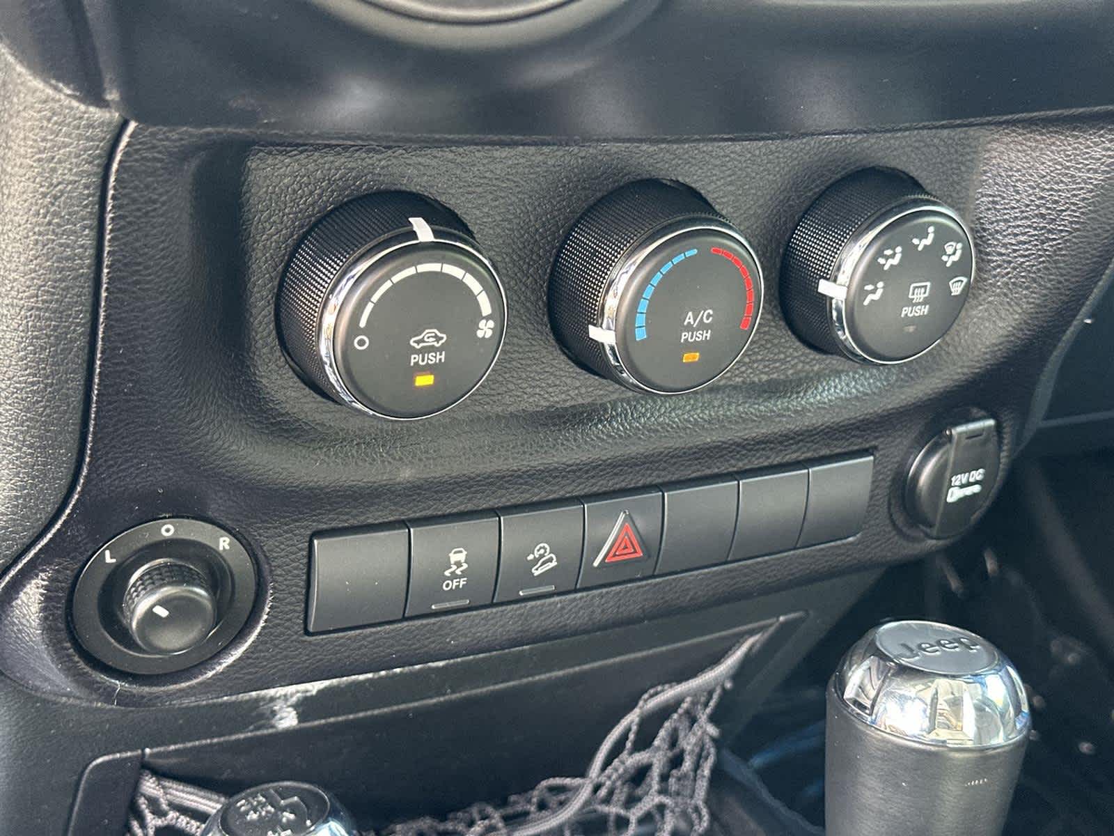 Thumbnail: 2015 Jeep Wrangler - 26