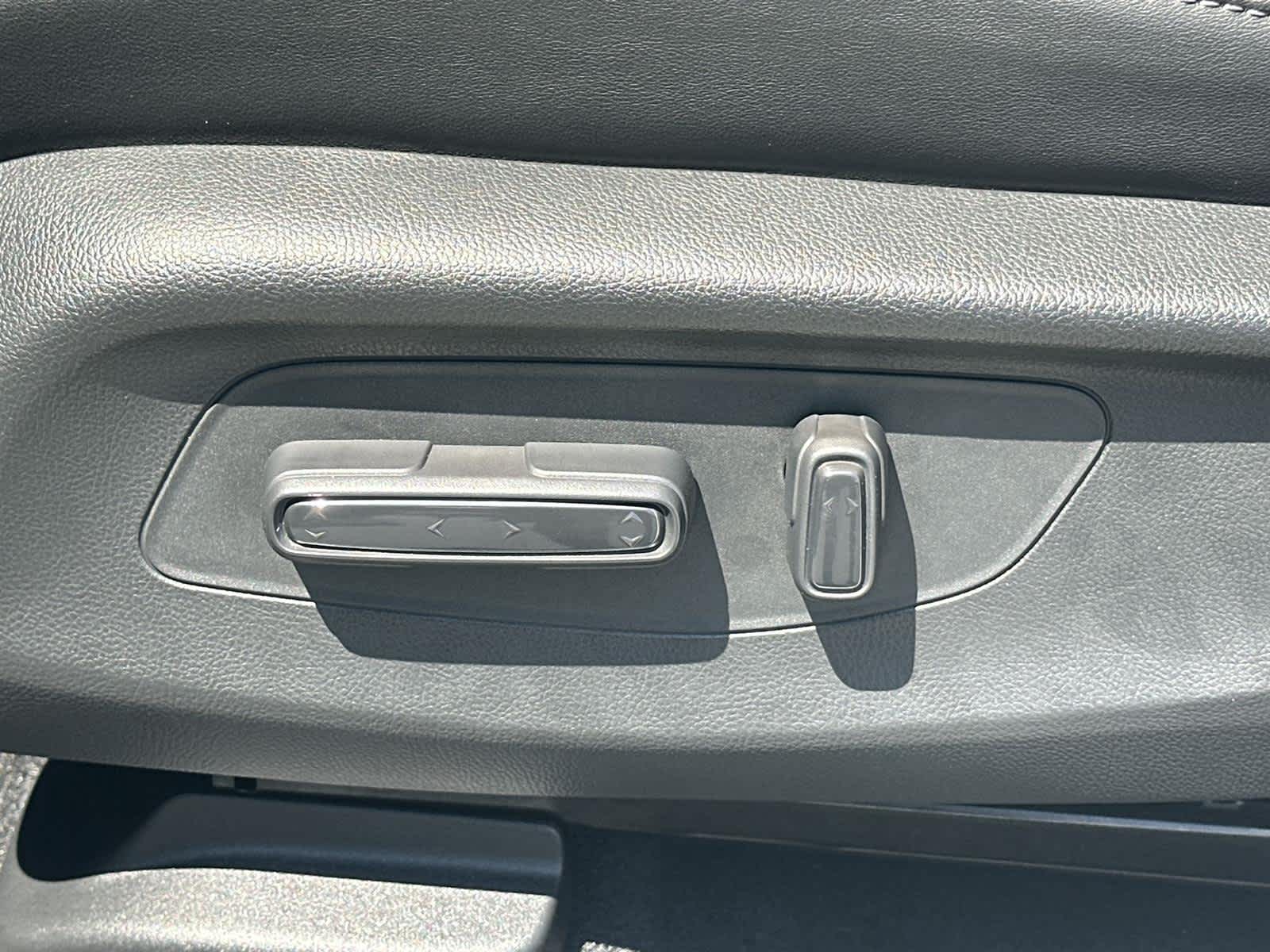 Thumbnail: 2025 Acura ADX - 22