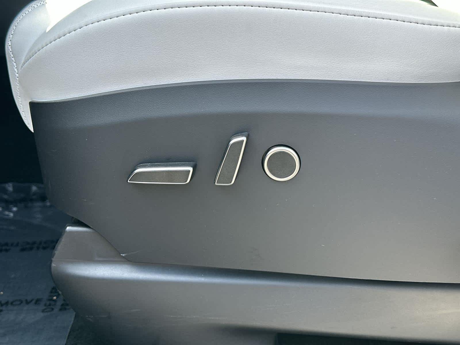 Thumbnail: 2026 Tesla Model X - 23