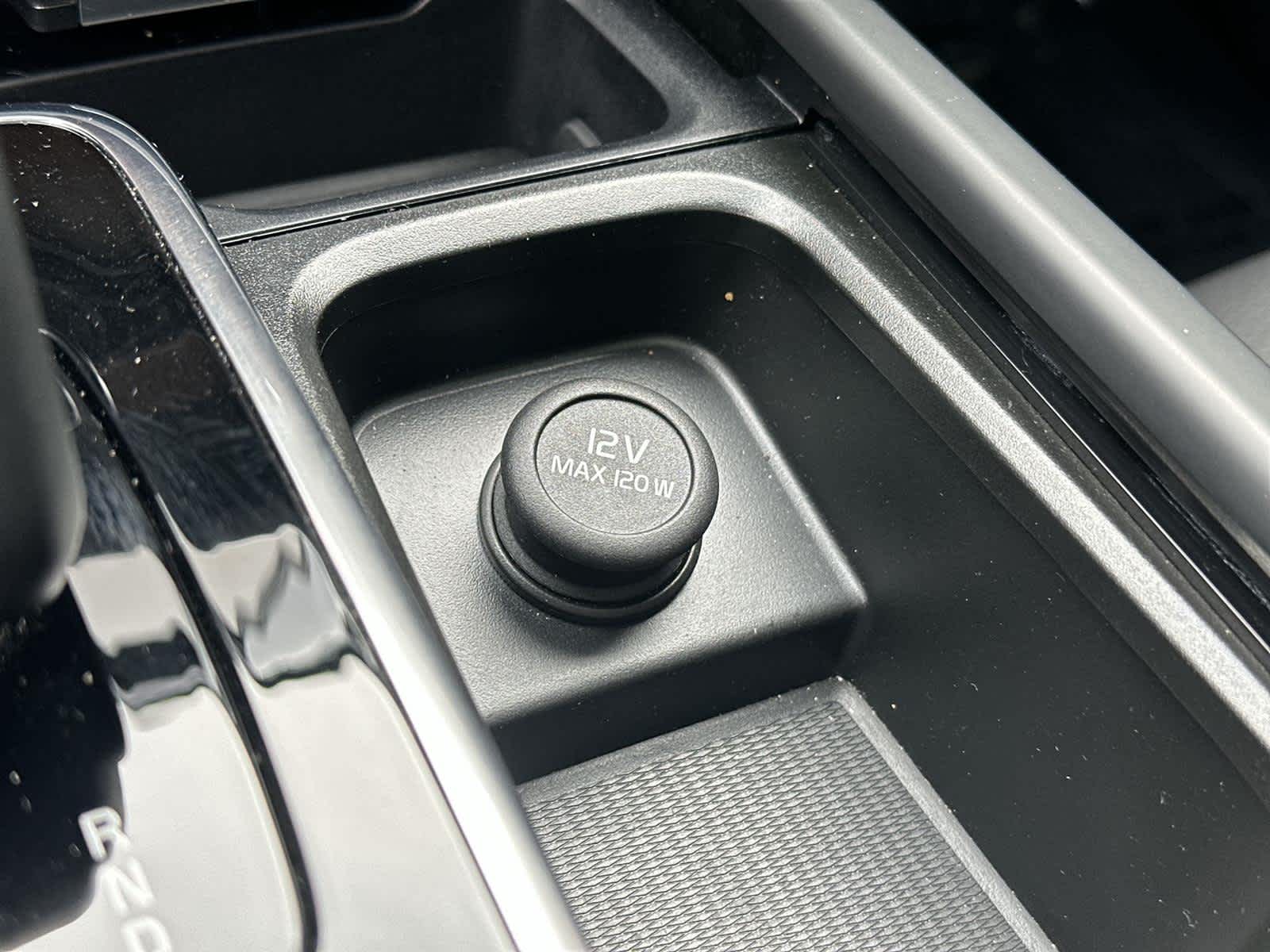 Thumbnail: 2025 Volvo XC90 - 28