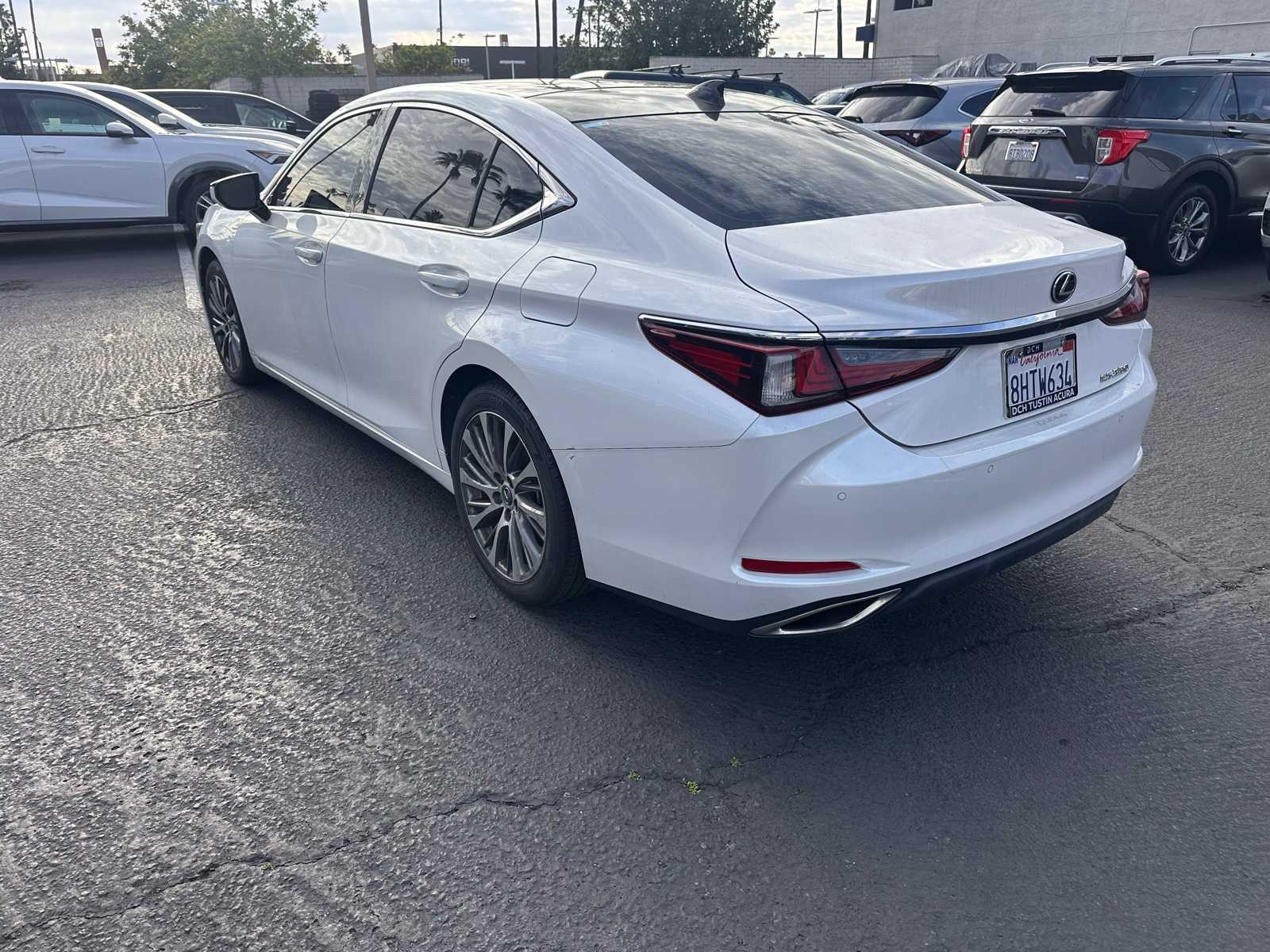 Thumbnail: 2019 Lexus ES - 3