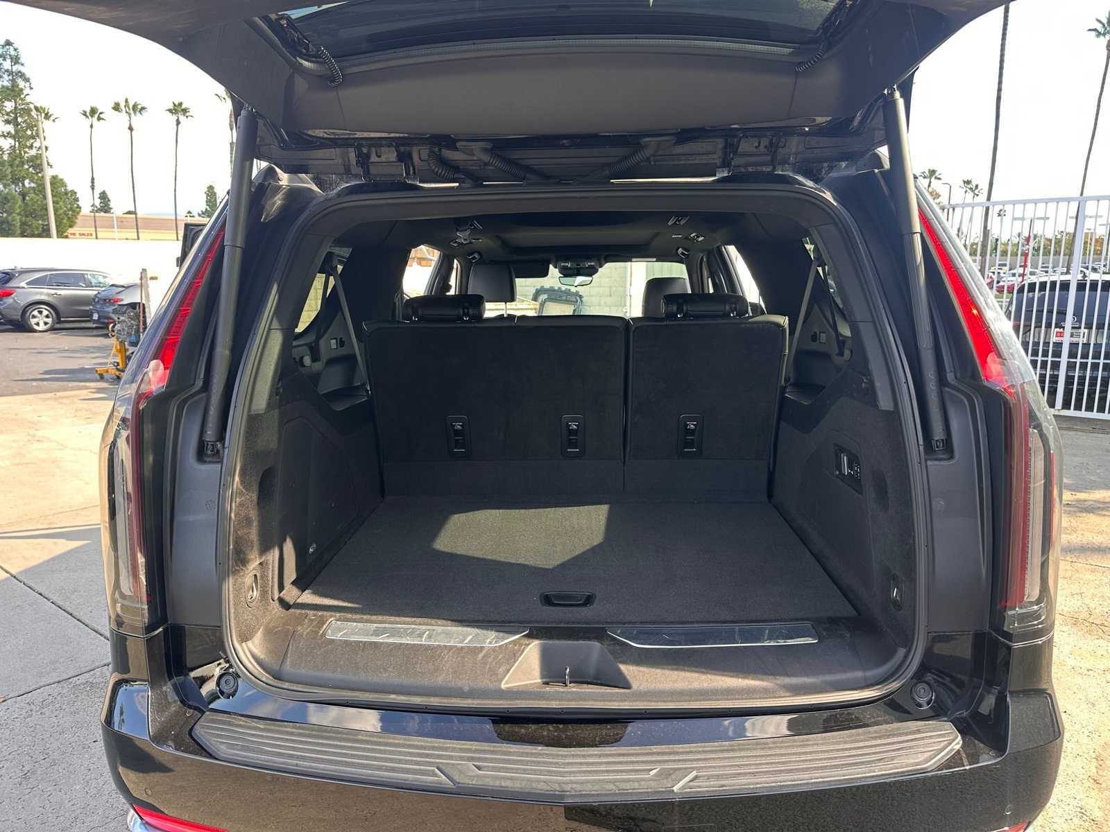 Thumbnail: 2023 Cadillac Escalade - 9