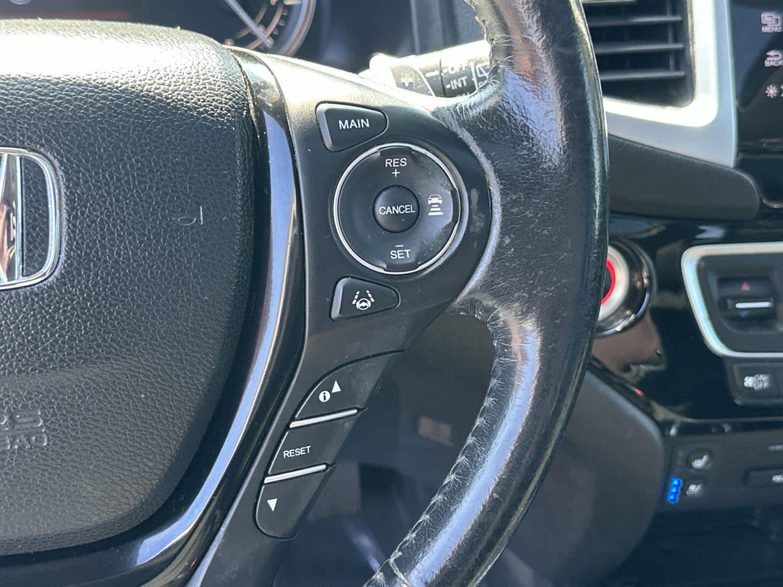 Thumbnail: 2017 Honda Pilot - 25