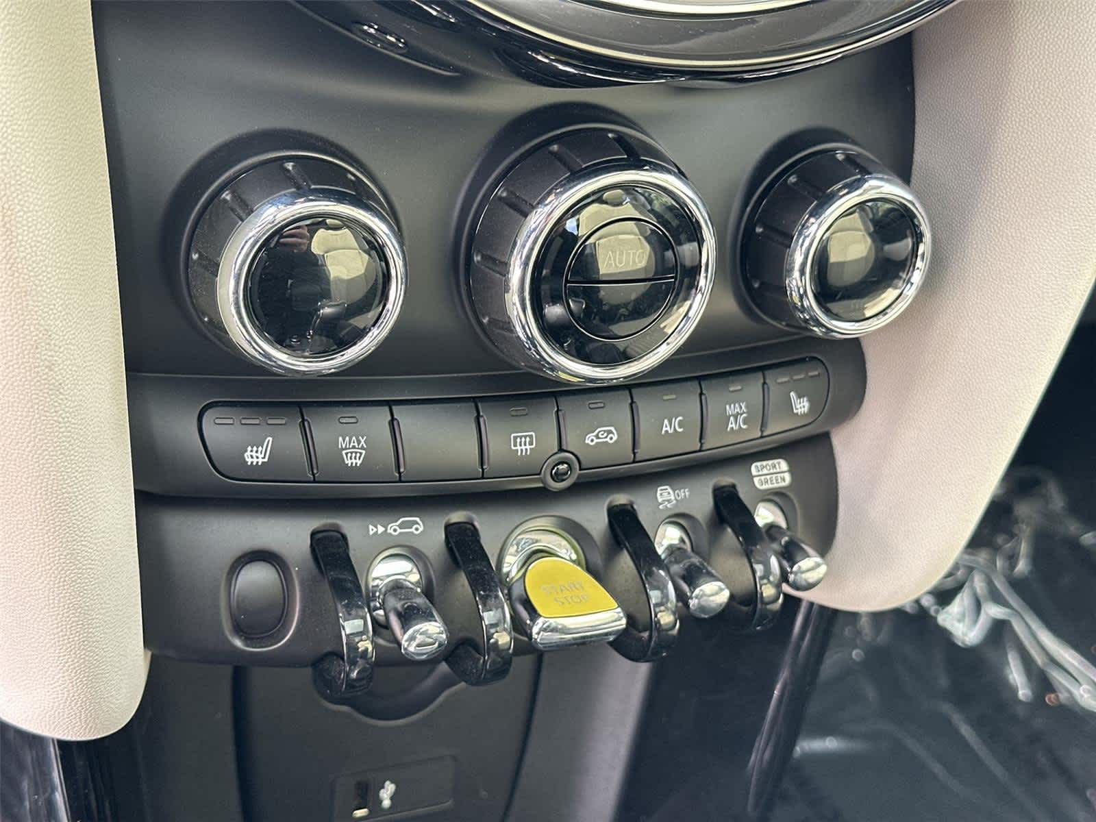 Thumbnail: 2022 MINI Cooper Hardtop - 26