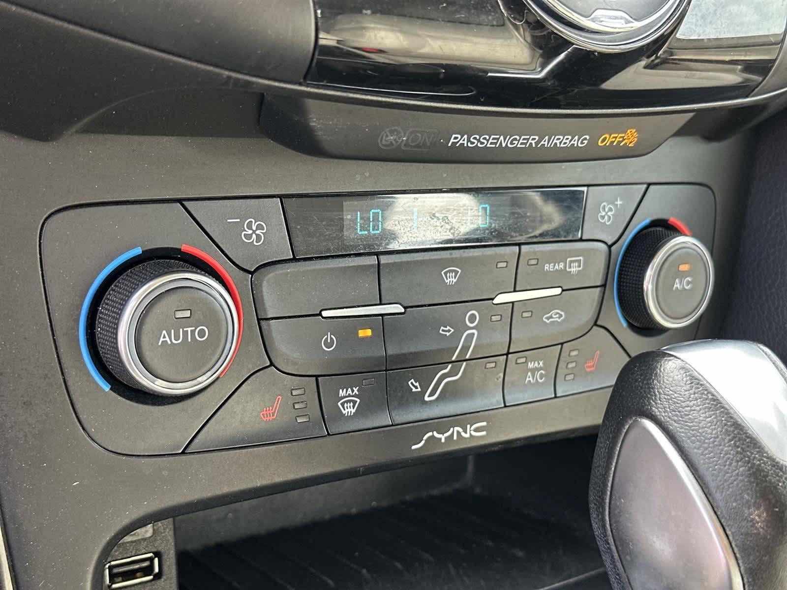 Thumbnail: 2015 Ford Focus - 28