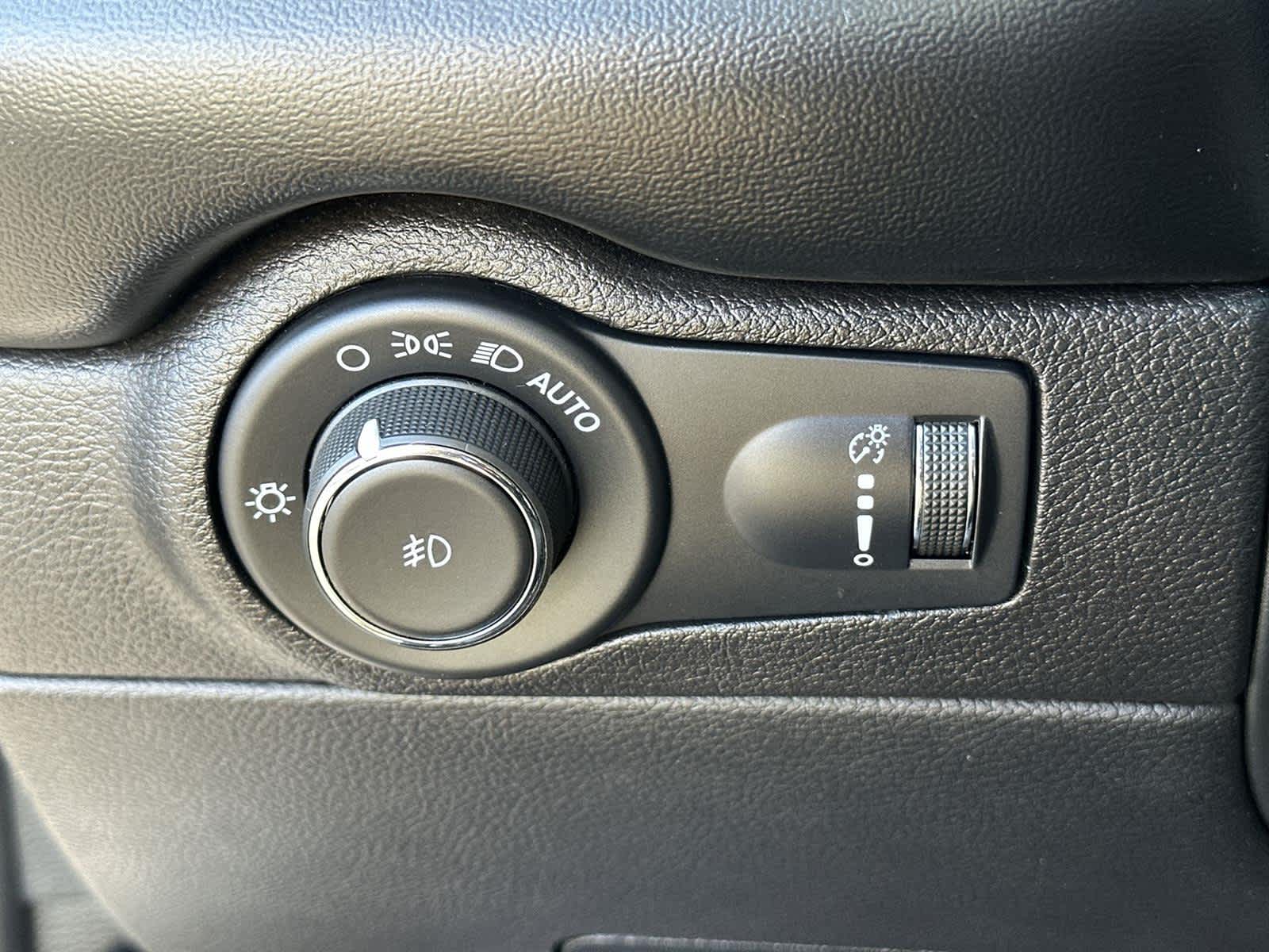 Thumbnail: 2021 Dodge Durango - 28