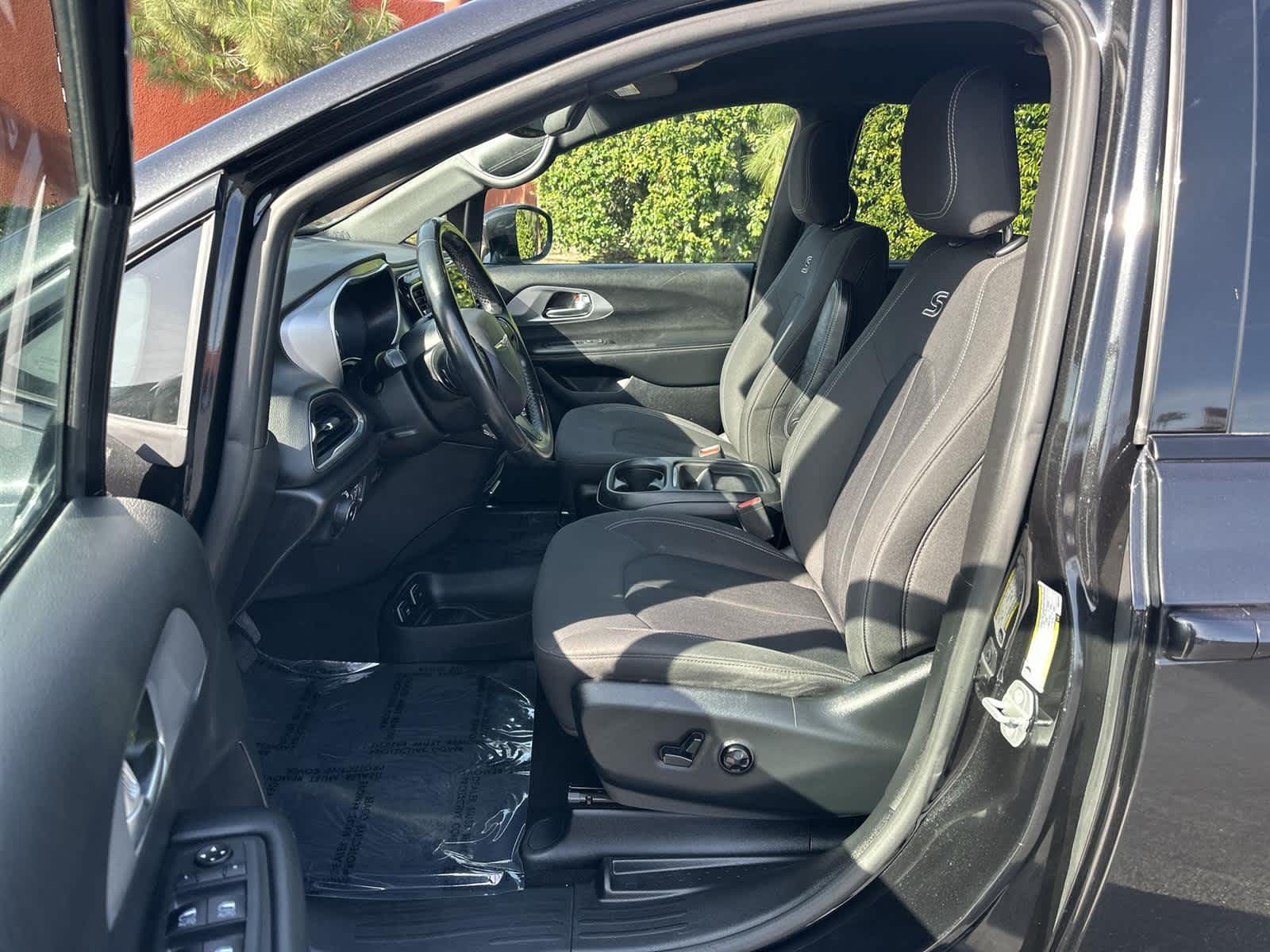 Thumbnail: 2019 Chrysler Pacifica - 11