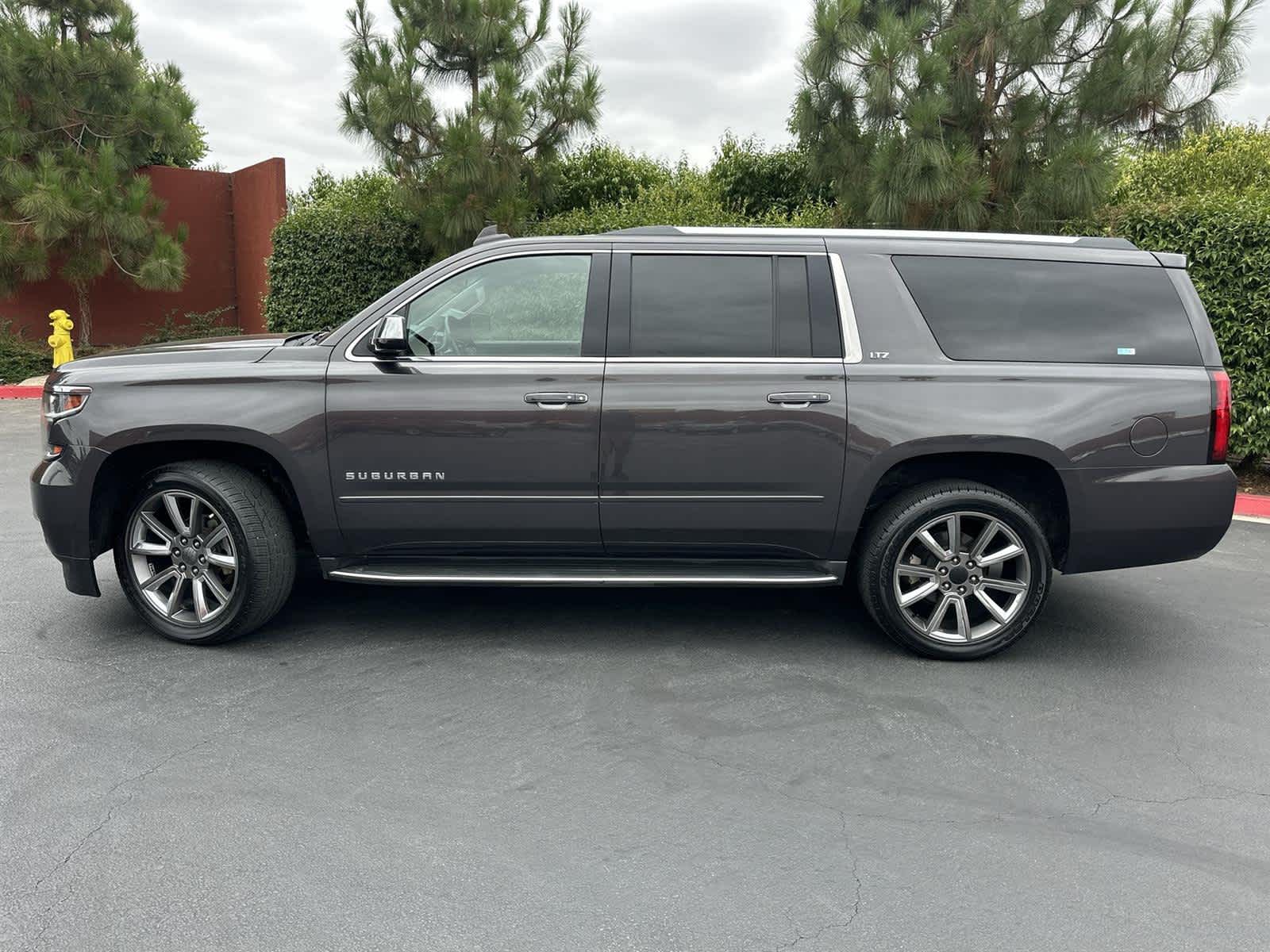 Thumbnail: 2016 Chevrolet Suburban - 3
