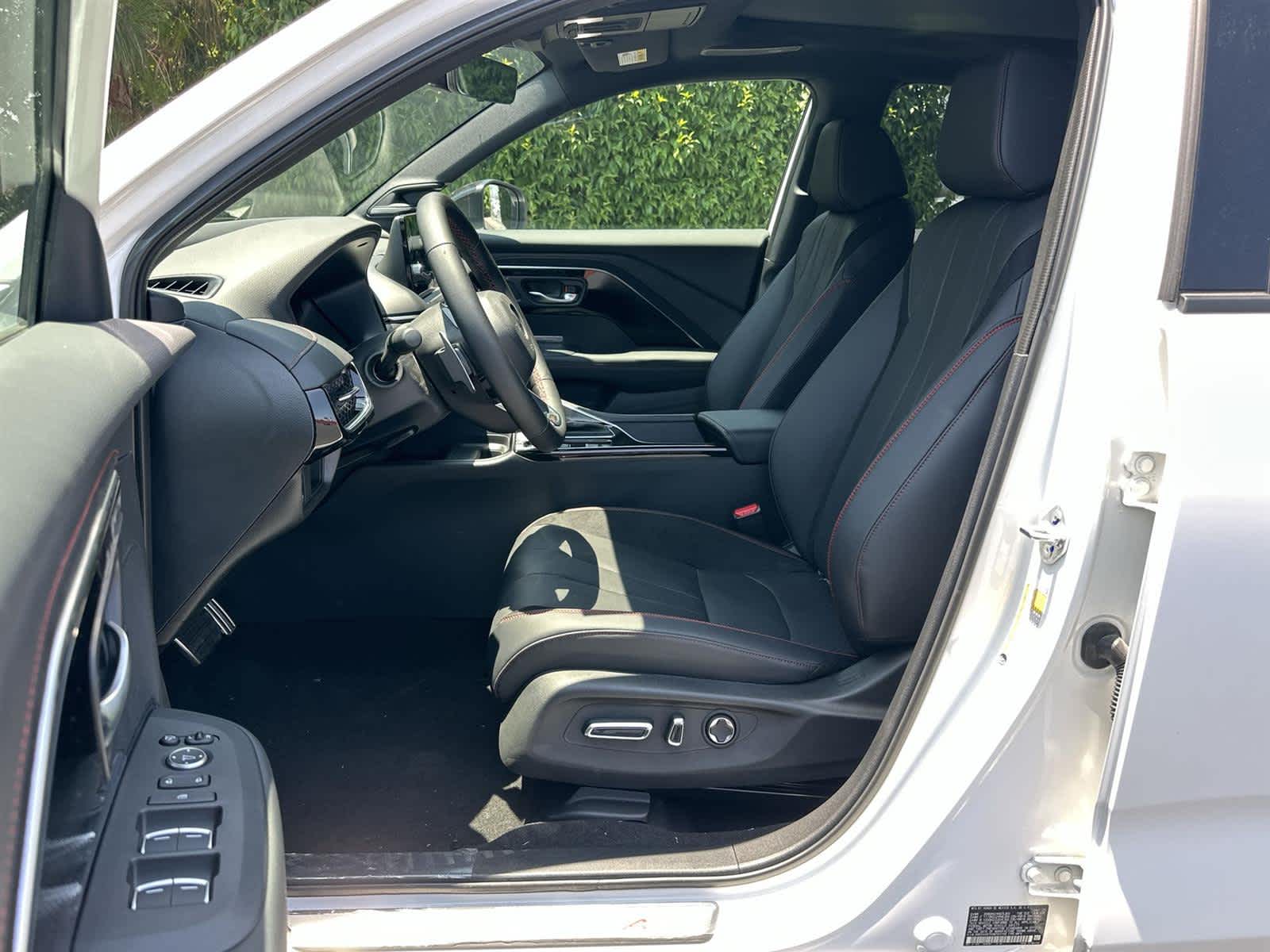 Thumbnail: 2025 Acura ADX - 11