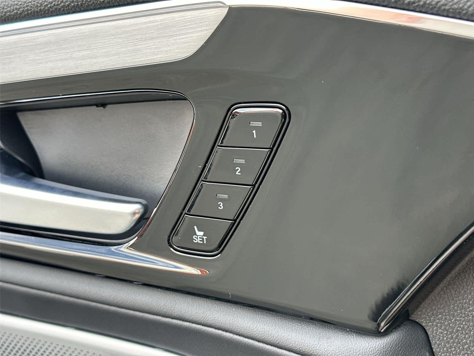 Thumbnail: 2025 Acura MDX - 30