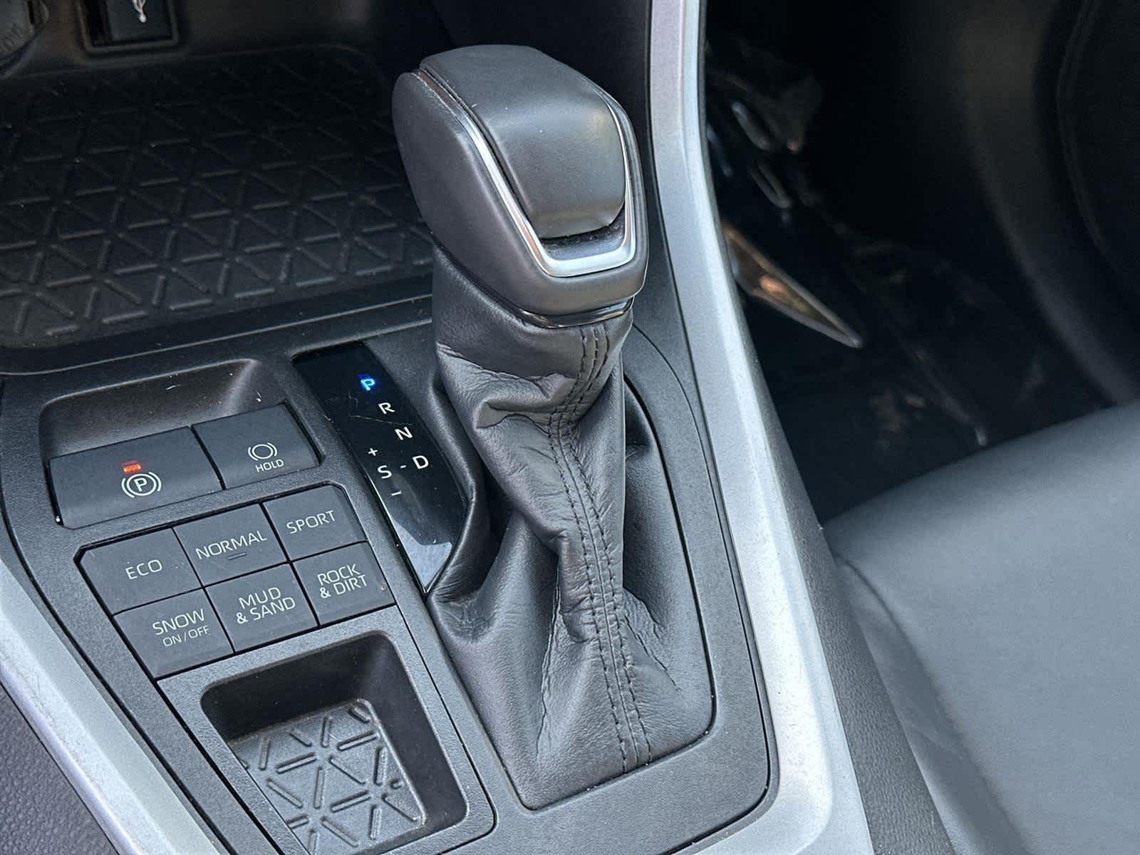 Thumbnail: 2022 Toyota RAV4 - 18