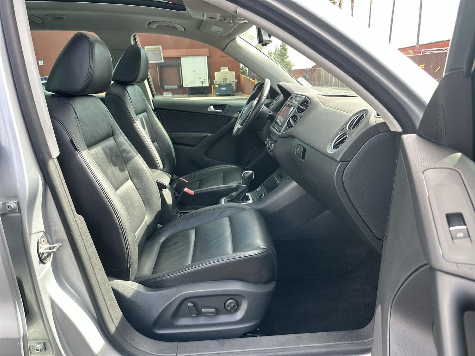 Thumbnail: 2017 Volkswagen Tiguan - 14