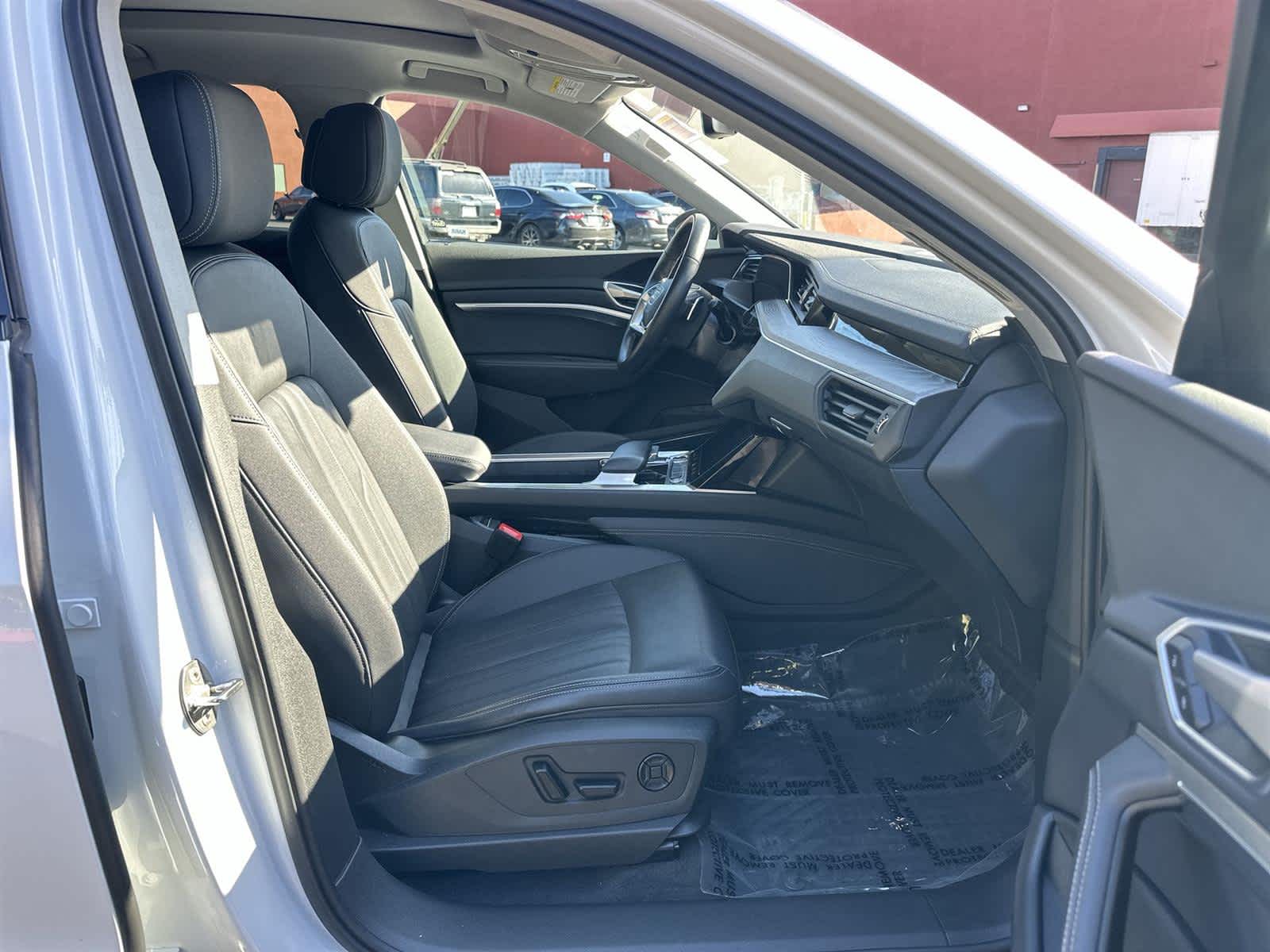 Thumbnail: 2022 Audi e-tron - 14