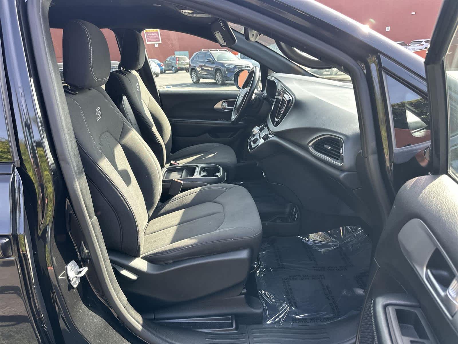 Thumbnail: 2019 Chrysler Pacifica - 14