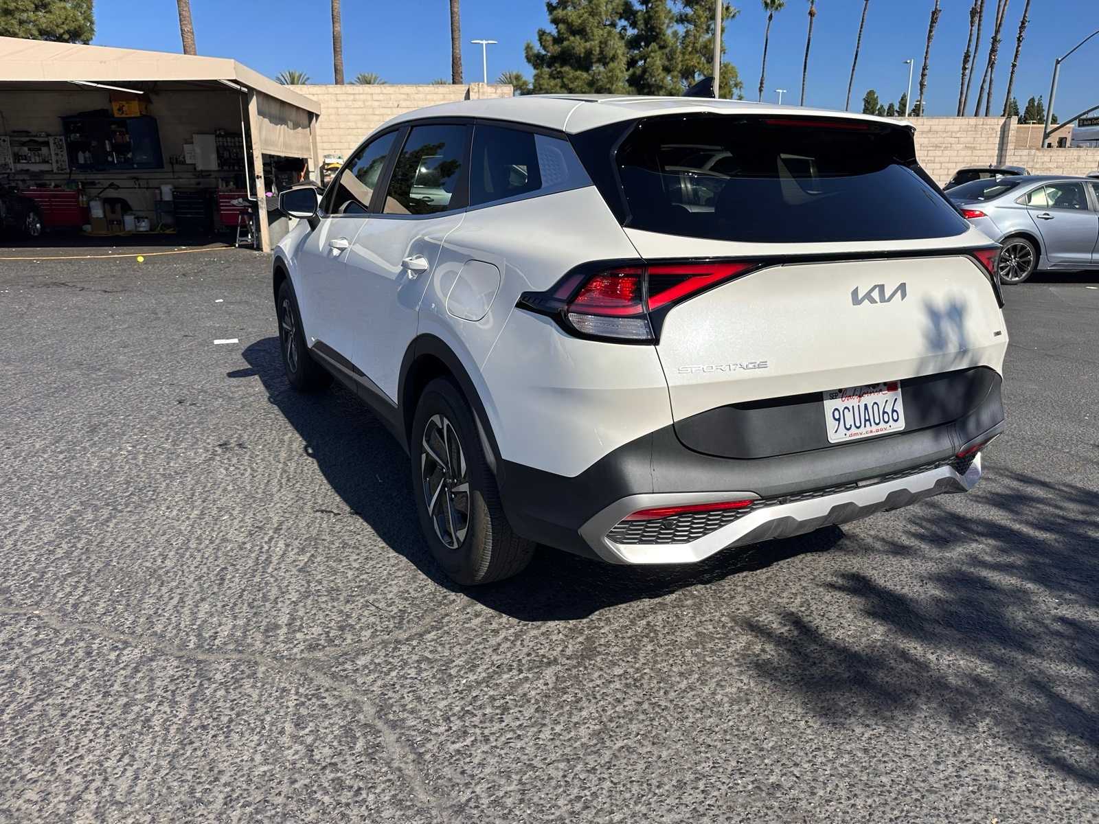 Thumbnail: 2023 Kia Sportage - 3