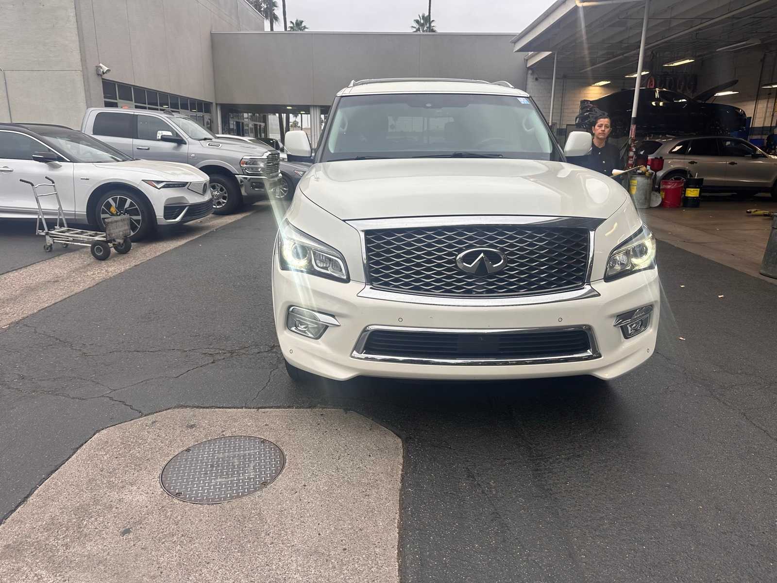 Thumbnail: 2016 INFINITI QX80 - 8