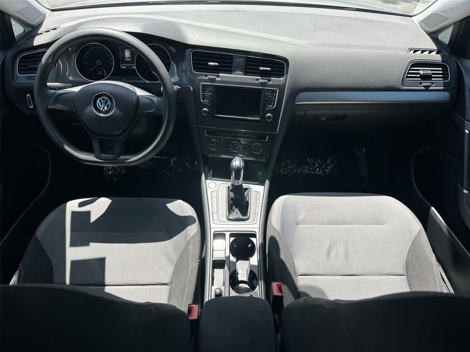 Thumbnail: 2016 Volkswagen e-Golf - 11