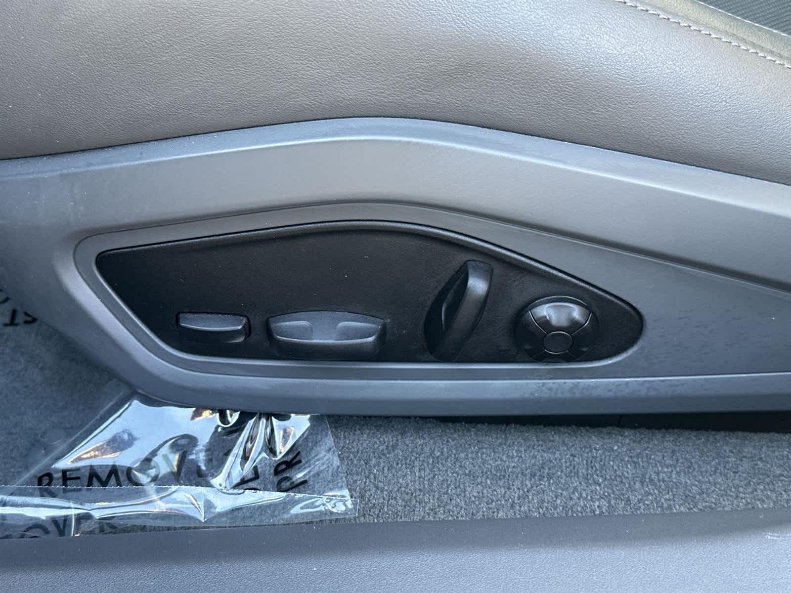 Thumbnail: 2023 Porsche Taycan - 23