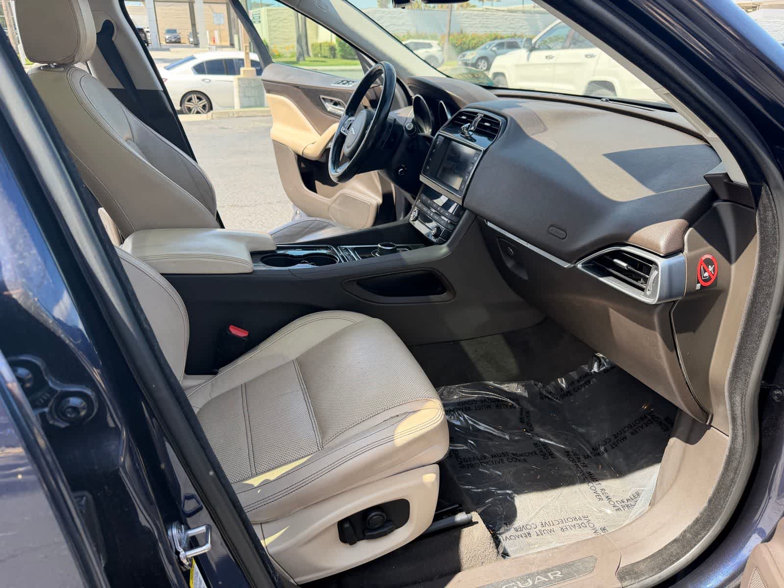 Thumbnail: 2017 Jaguar F-Pace - 16