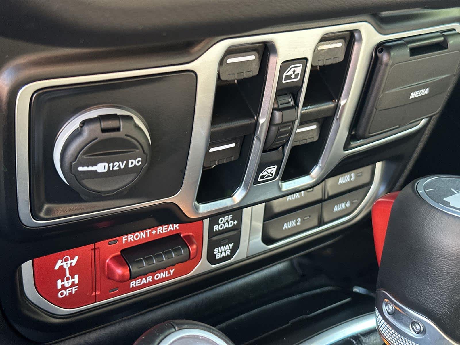 Thumbnail: 2025 Jeep Wrangler - 26