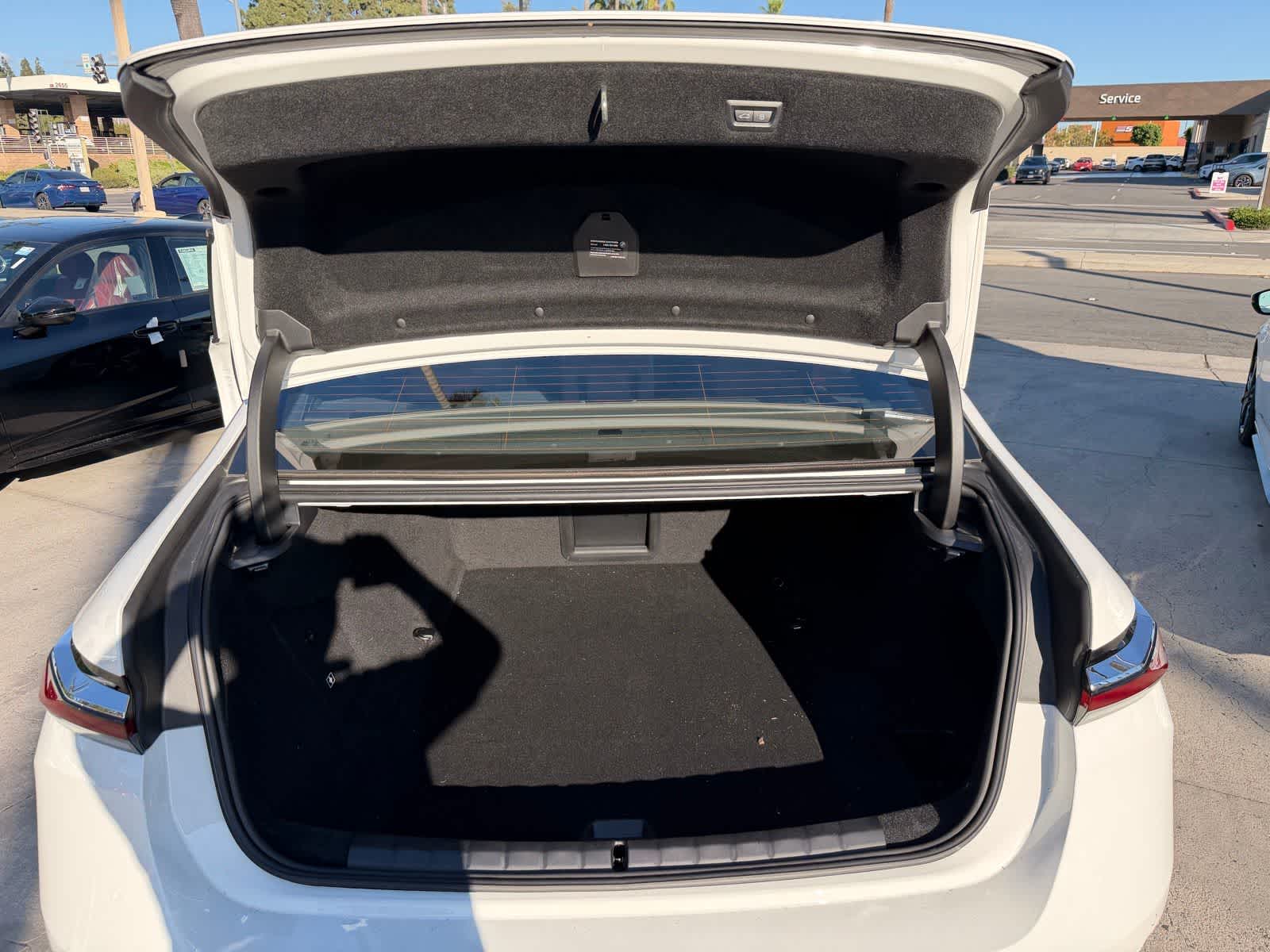 Thumbnail: 2025 BMW i7 - 21