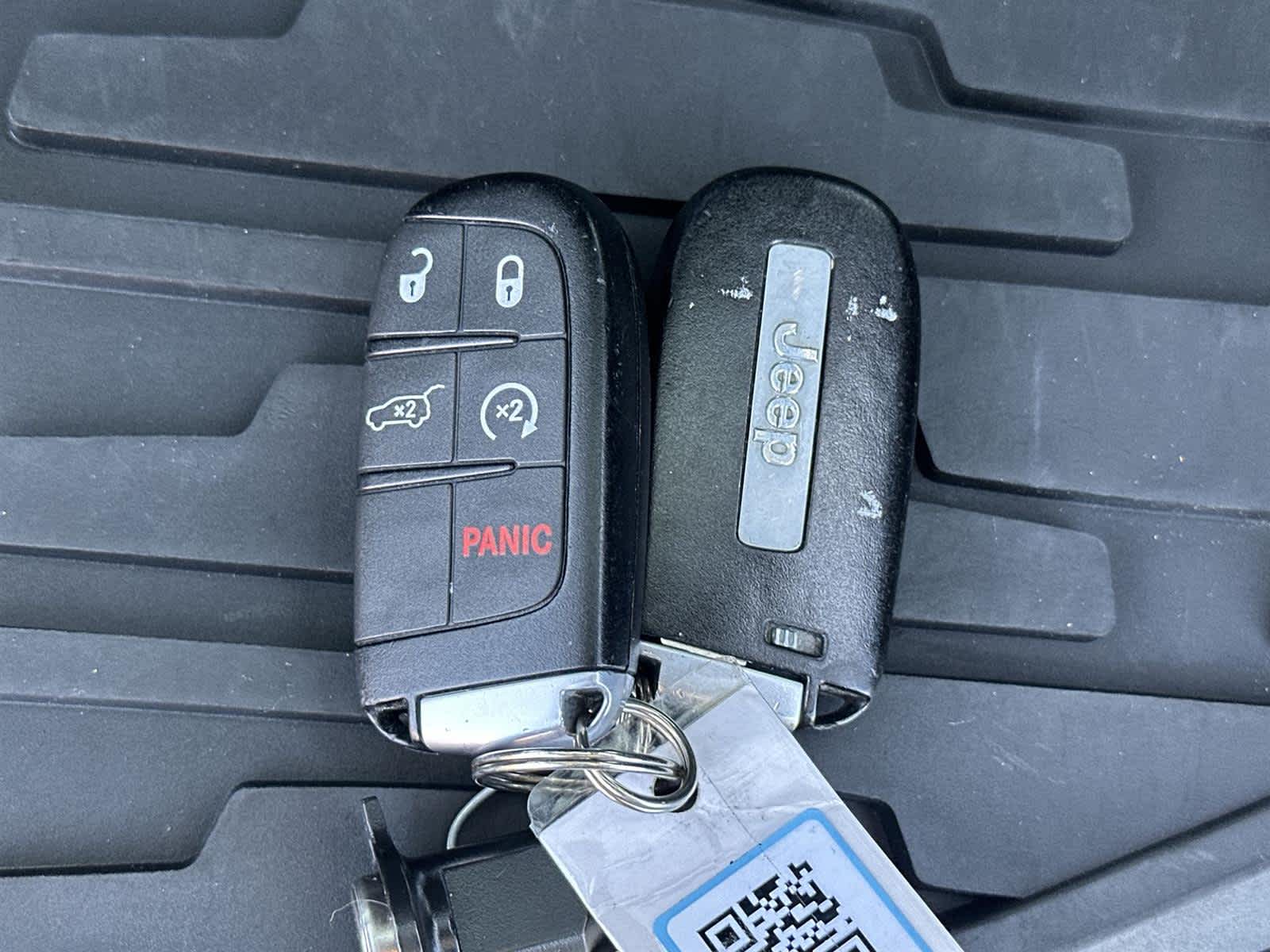 Thumbnail: 2017 Jeep Grand Cherokee - 20