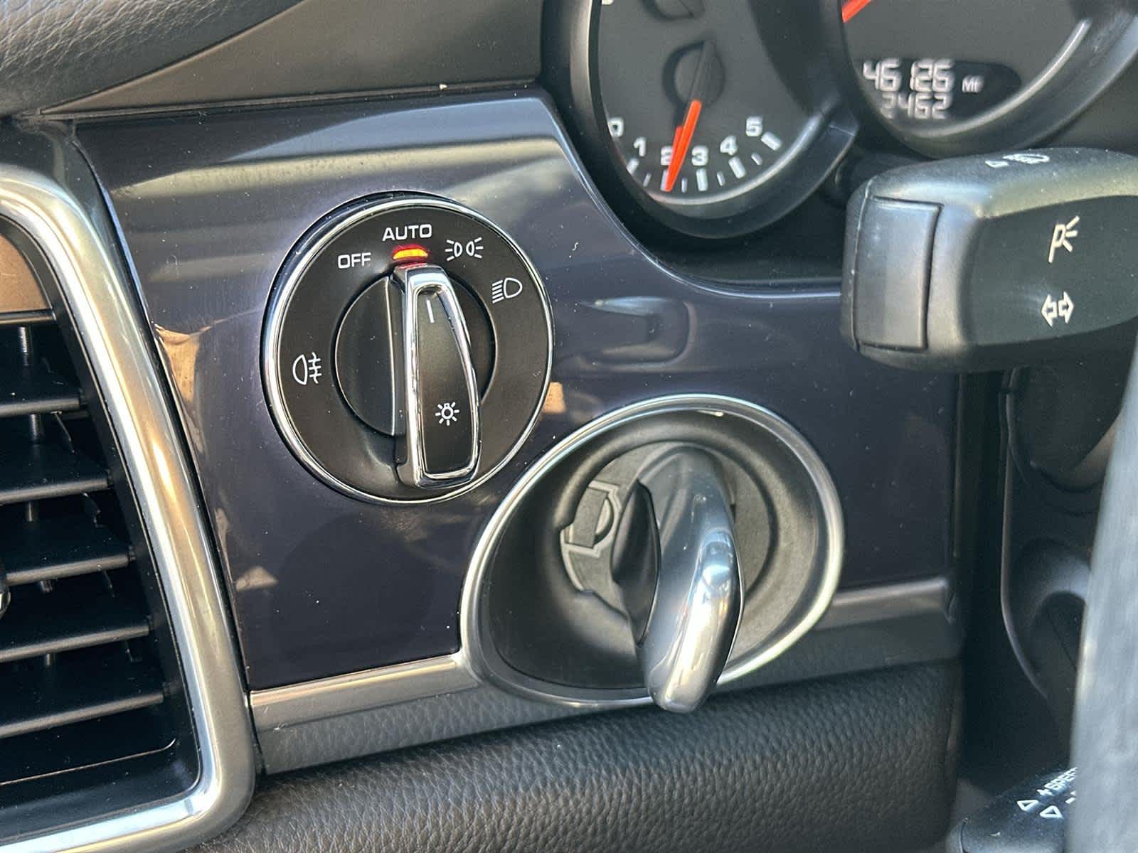 Thumbnail: 2016 Porsche Panamera - 27