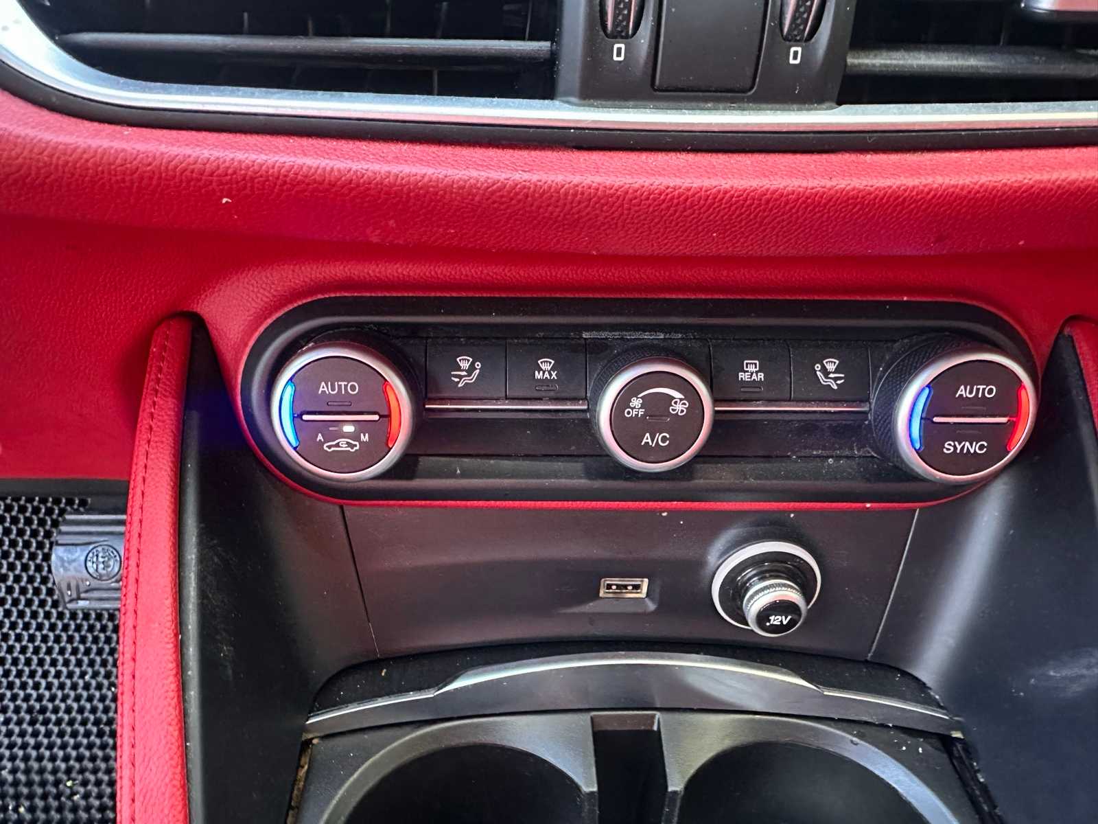 Thumbnail: 2020 Alfa Romeo Stelvio - 17