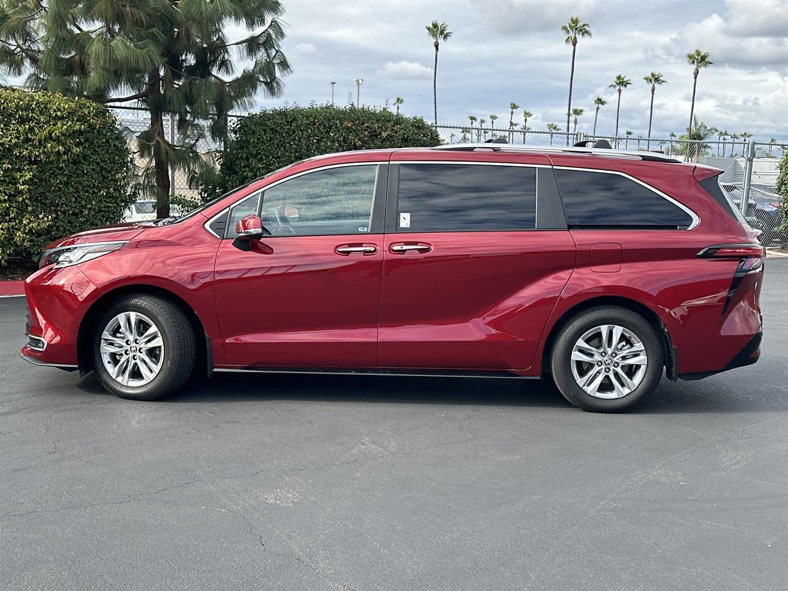 Thumbnail: 2025 Toyota Sienna - 3