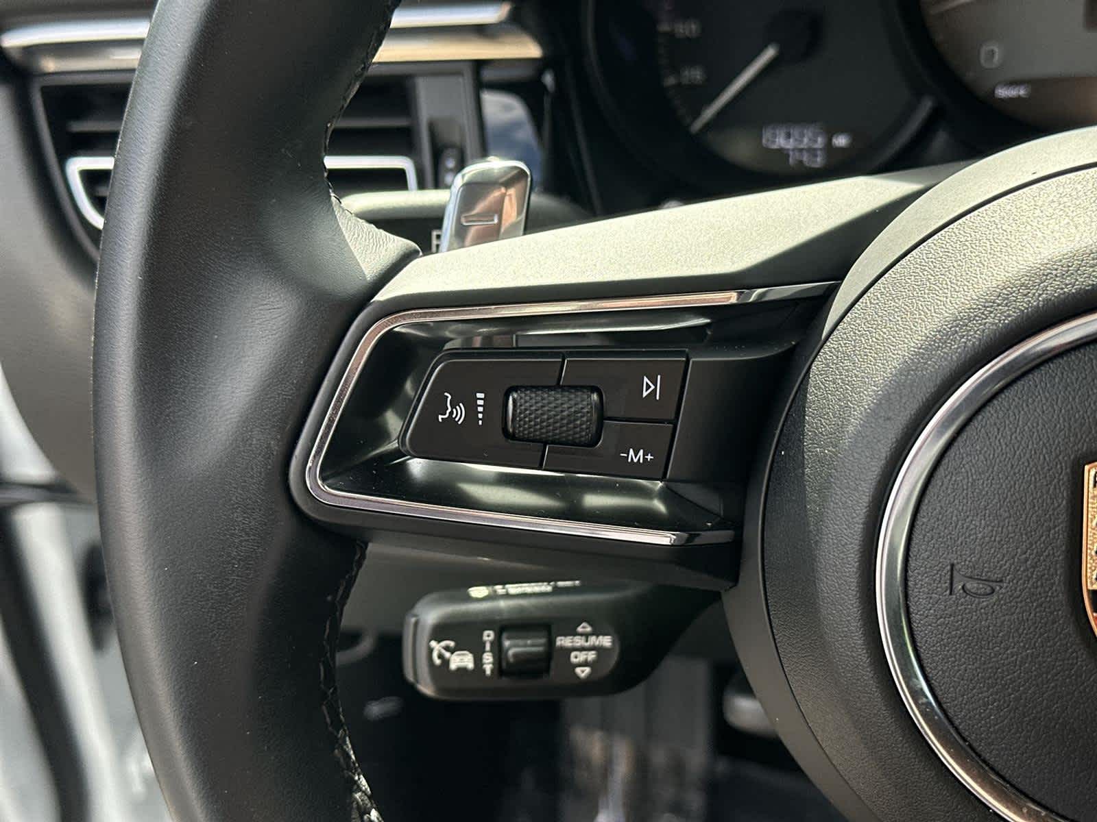 Thumbnail: 2023 Porsche Macan - 24