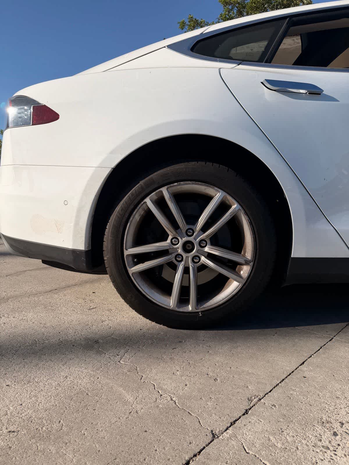 Thumbnail: 2015 Tesla Model S - 19